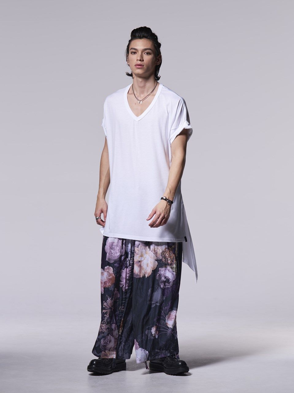 《予約品》  Flare V-Neck T-Shirt / VネックTシャツ / ホワイト