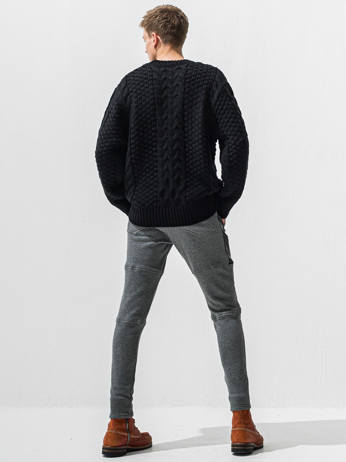 【予約品 9月6日(日) 締切】CABLE LAW SWEATER / ケーブル編みローゲージセーター / ブラック