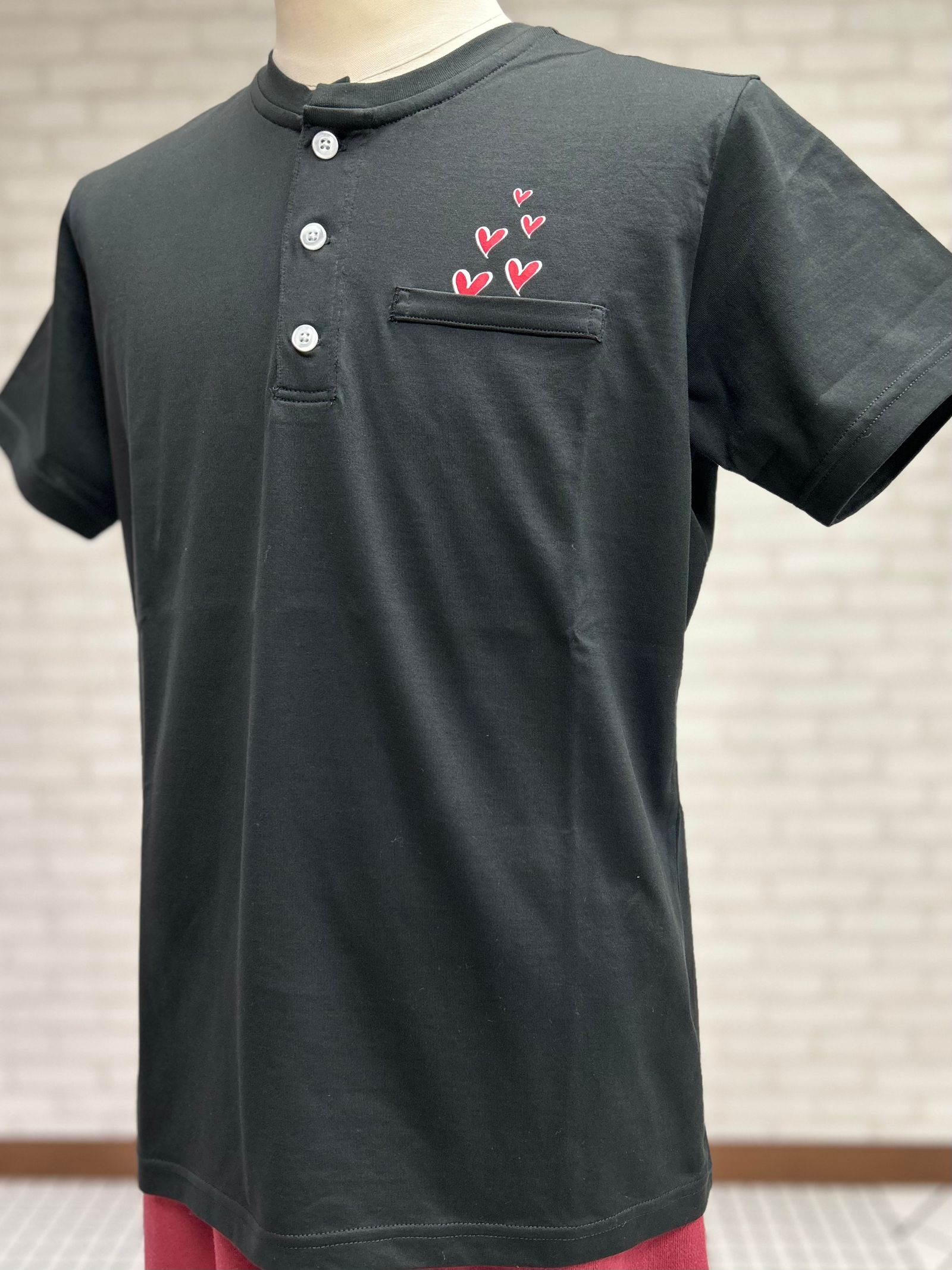 ヘンリーネック ♥ハートTシャツ / NERO 【SWEET YEARS】
