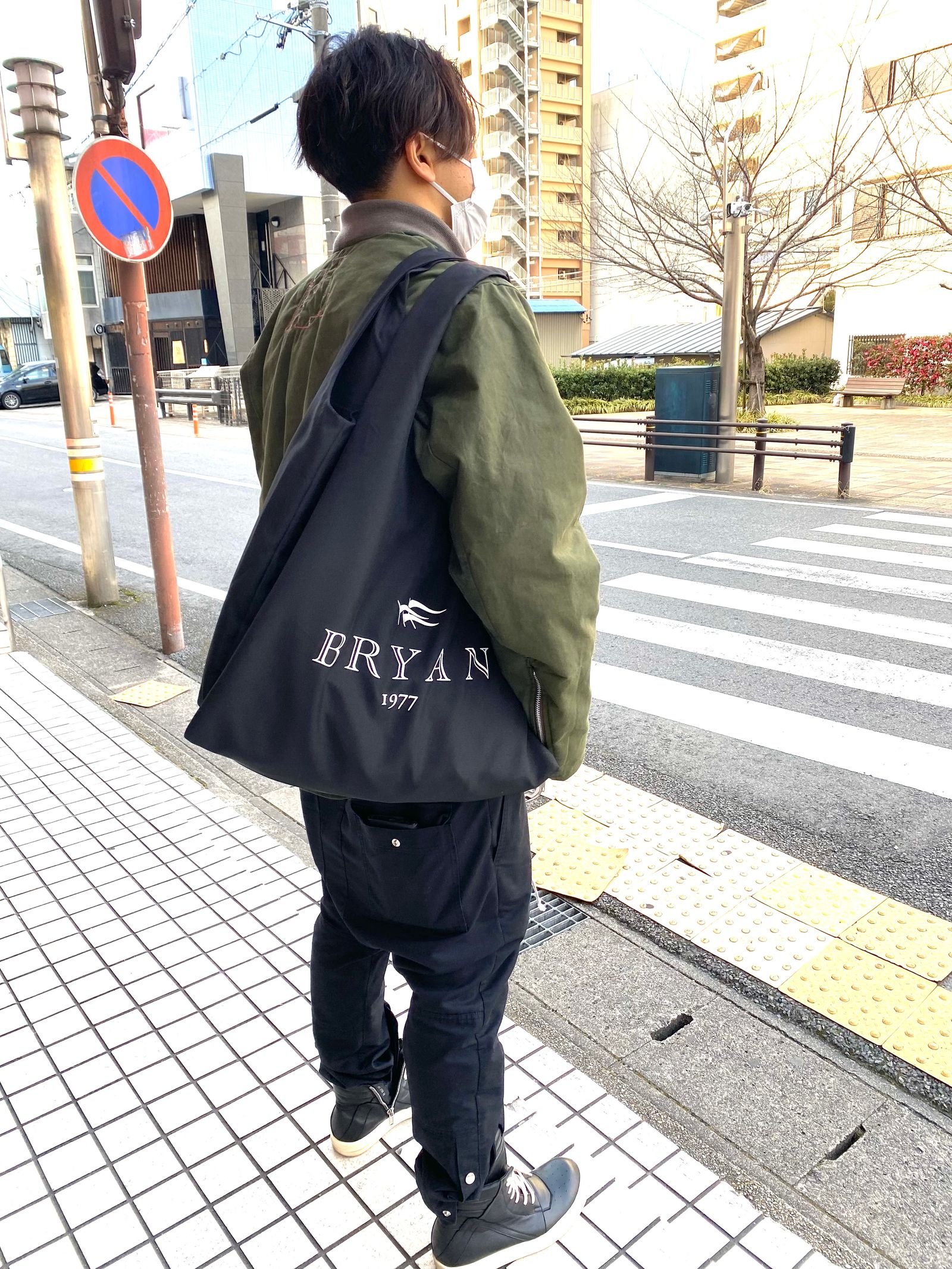 『予約品』限定45周年記念コラボファスナー開きPRESS BAG/プレスバック 白プリント【kiryuyrik×BRYAN】 6月上がり予定