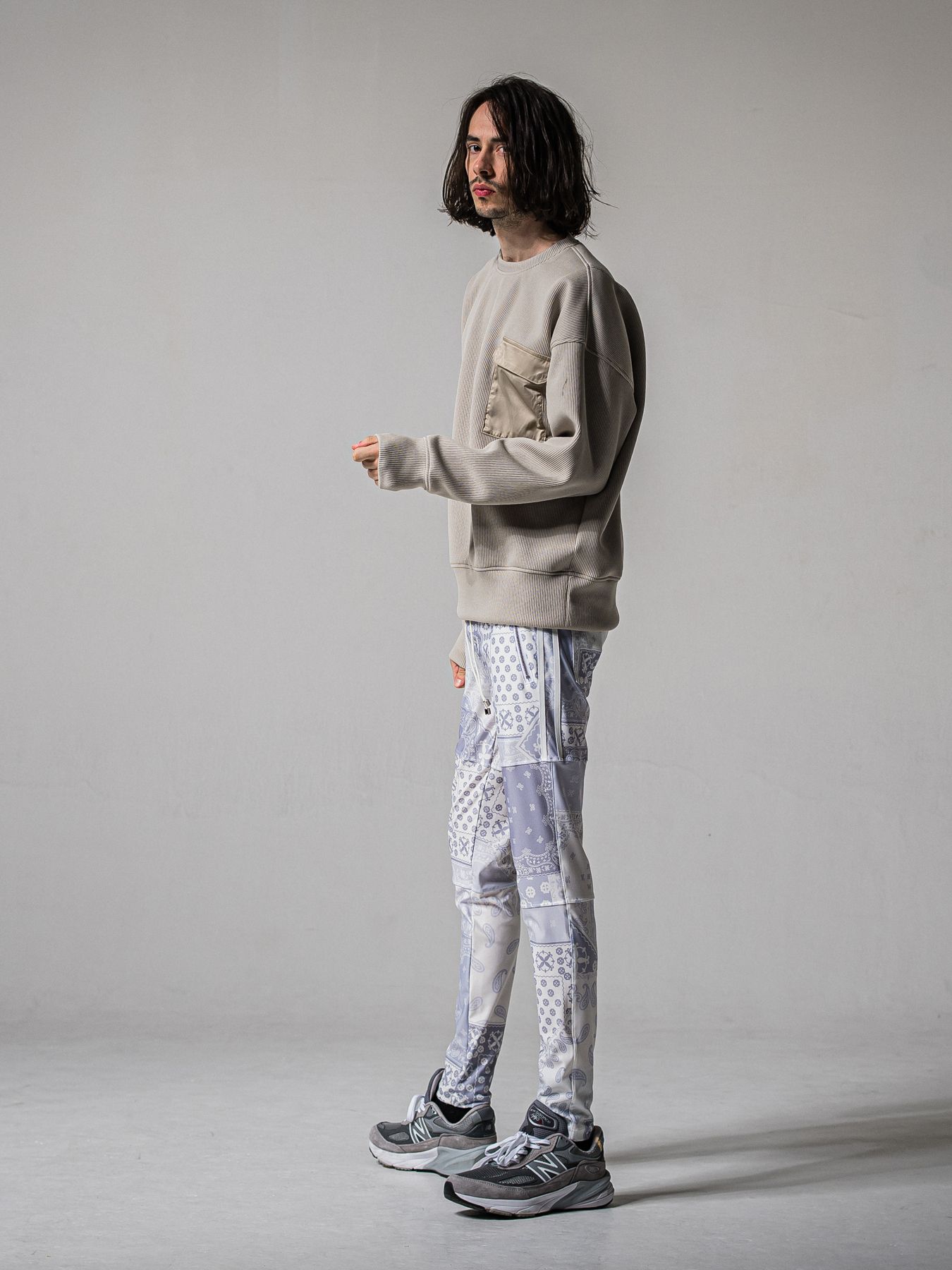 【予約品 11月16日(日) 締切】AZE MILITARY DROP TRAINER / 畔編みニット トレーナー / グレージュ