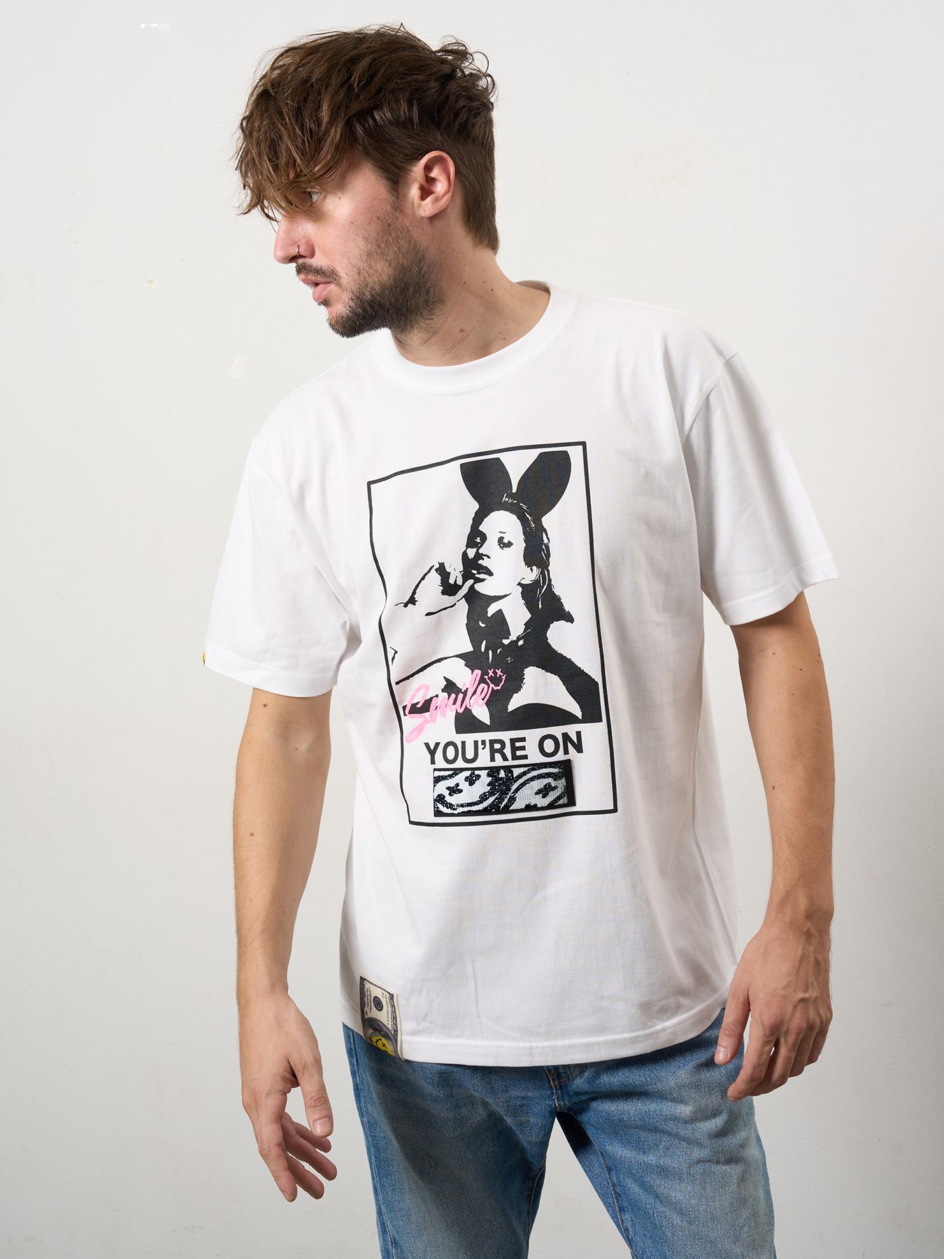 【予約品 10月16日(木) 締切】5.6ozコットン天竺 YOU'RE ON STONEDシークイン SSシャツ / ホワイト