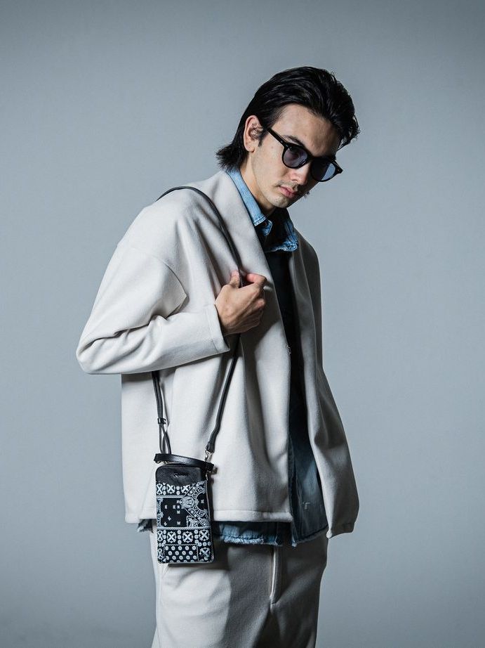 《予約品》 vermilion×RESOUND PVC Mobile pouch / ウォレットショルダーバッグ / ブラック