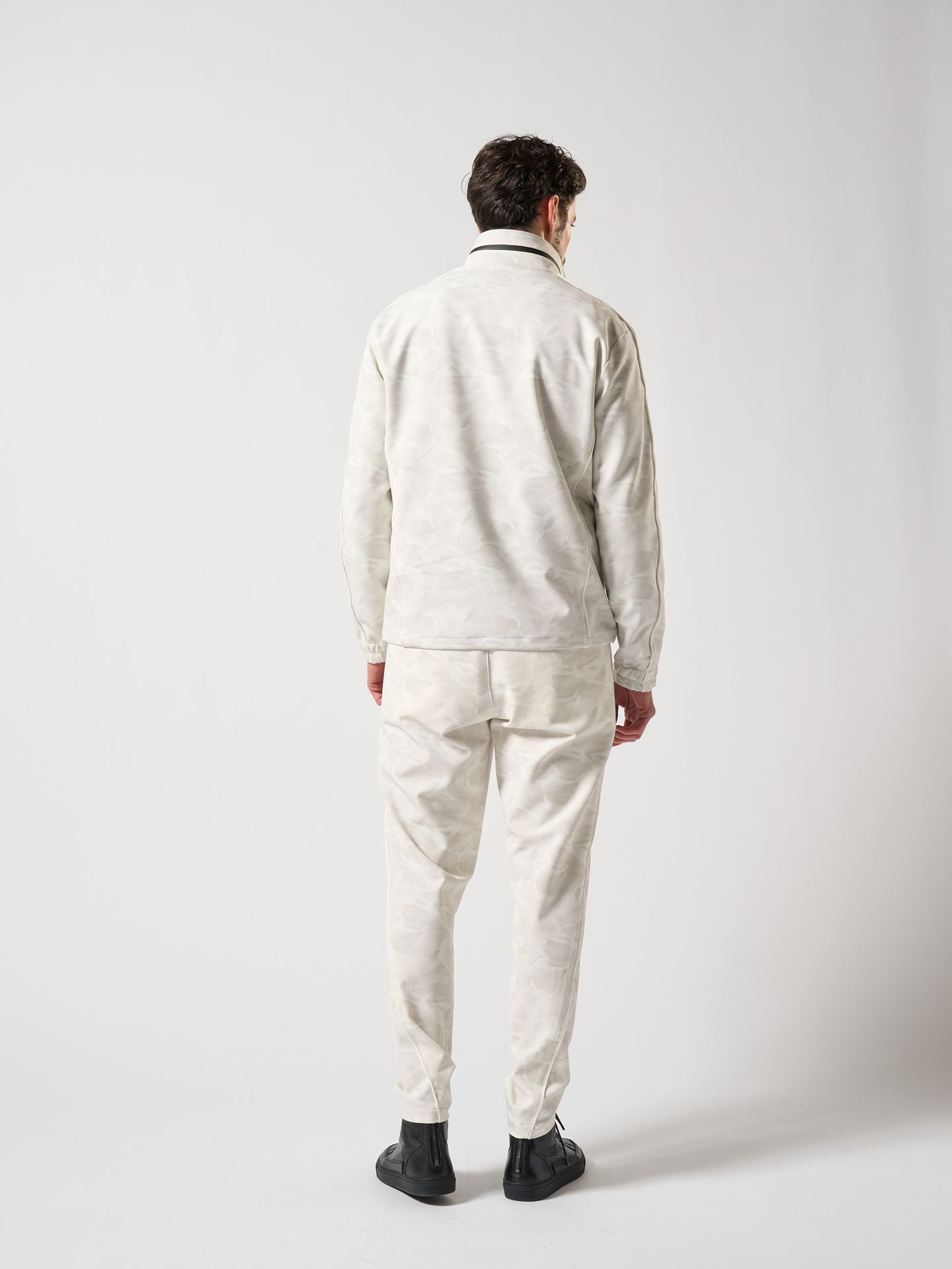 【予約品】 comfy anorak JKT / ジャケット / ホワイト・カモ