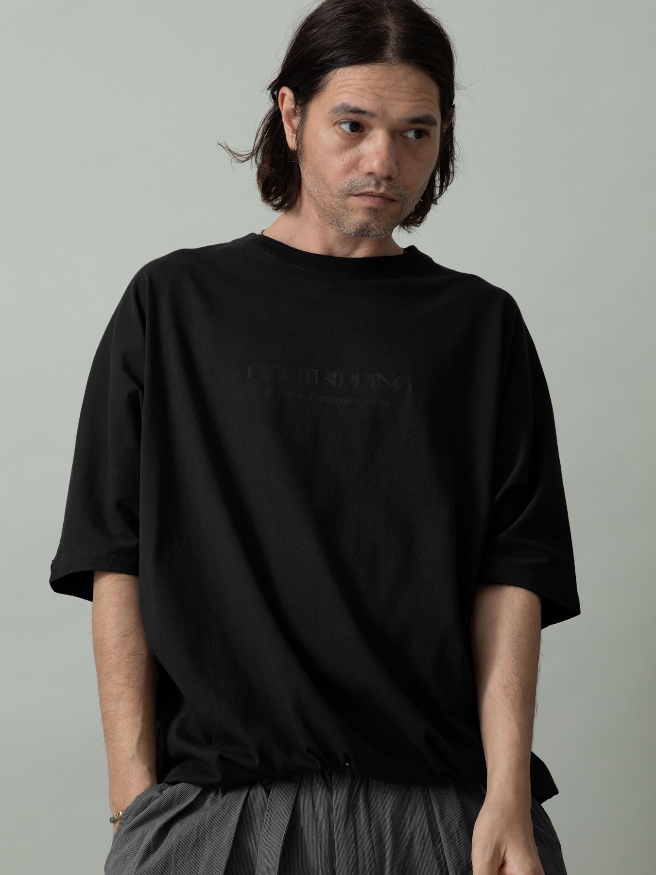 【予約品 2月1日(日) 締切】KITE TEE frocky / フロッキープリント ニットT / ブラック