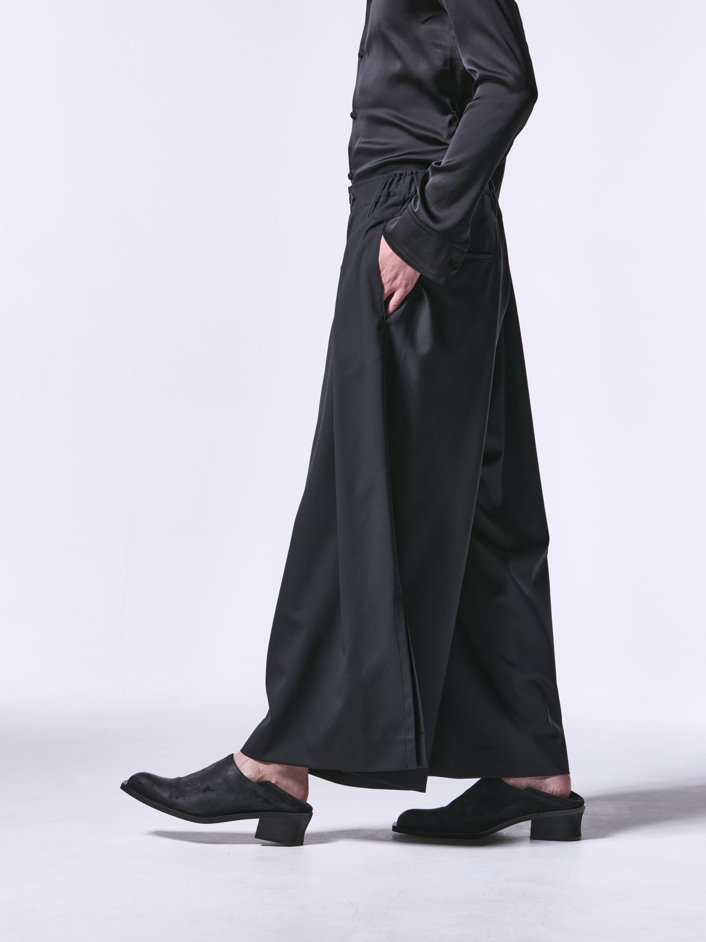 SlitWideTuckSlacks / スリットワイドタックスラックス / ブラック
