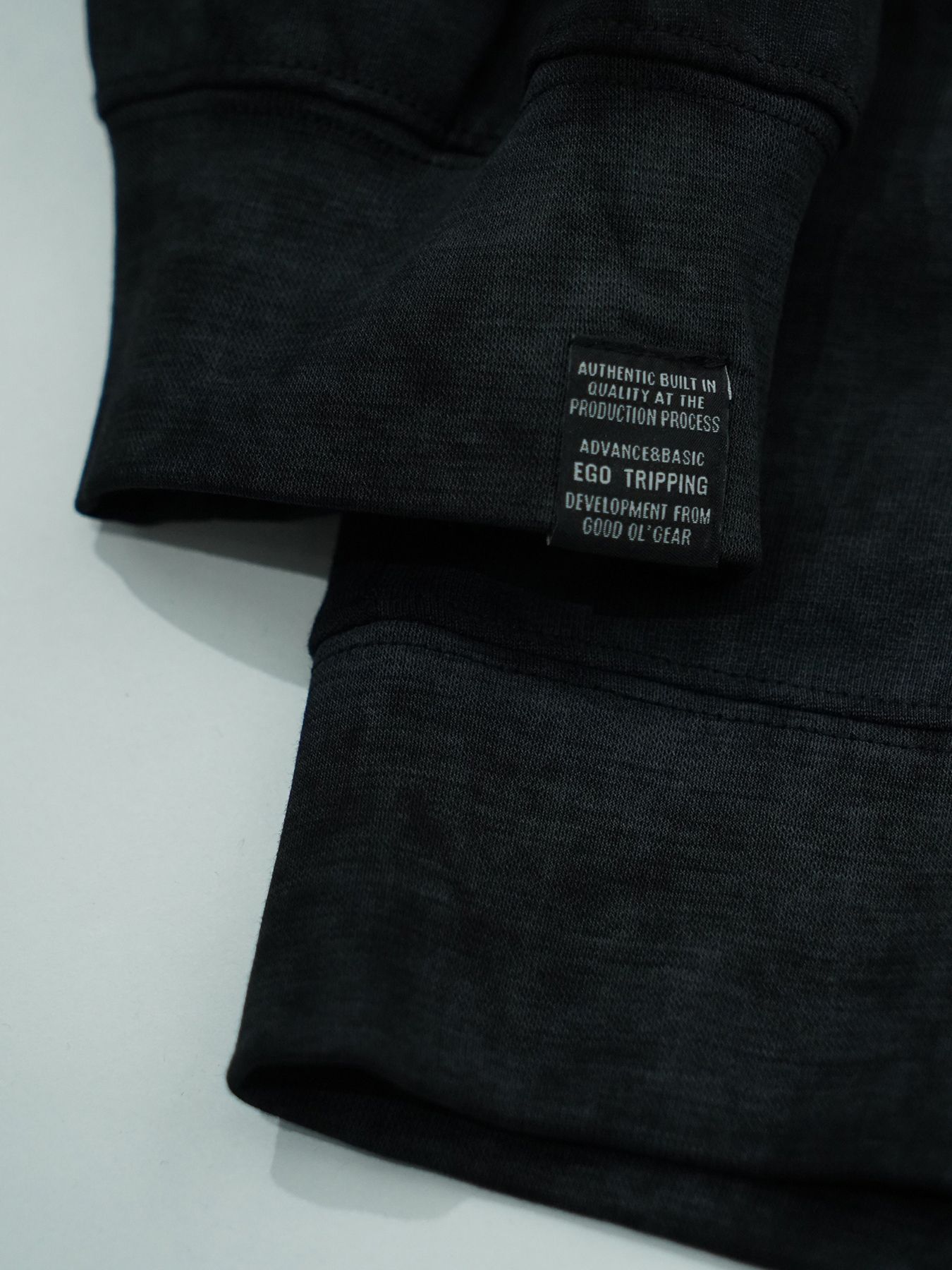 【予約品 2月1日(日) 締切】SWITCHCUT / ロゴプリント カットソー  / ブラック