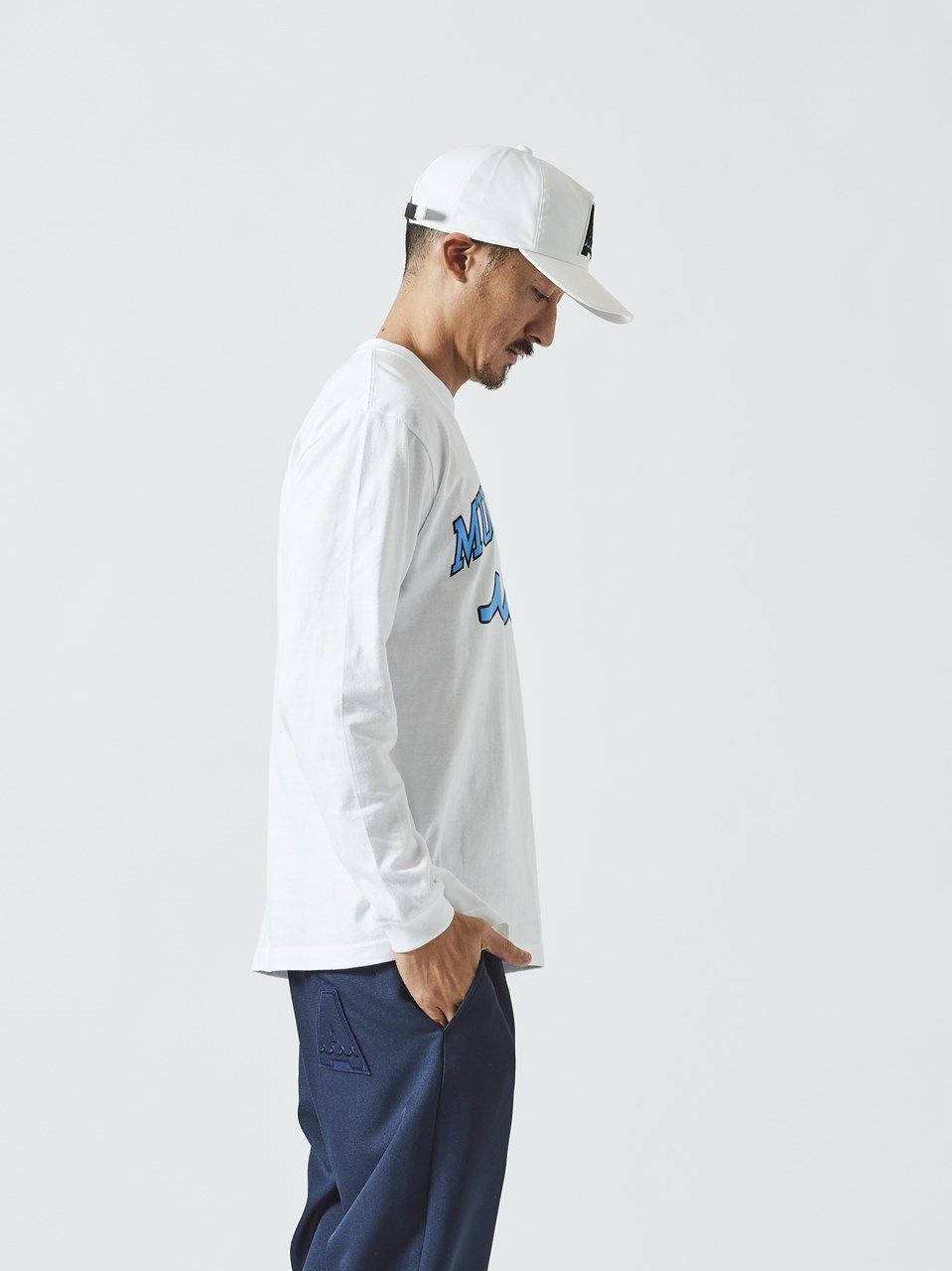 muta College Logo L/S Tee / Tシャツ / ホワイト・ブルー【Acanthus×ムータマリン】