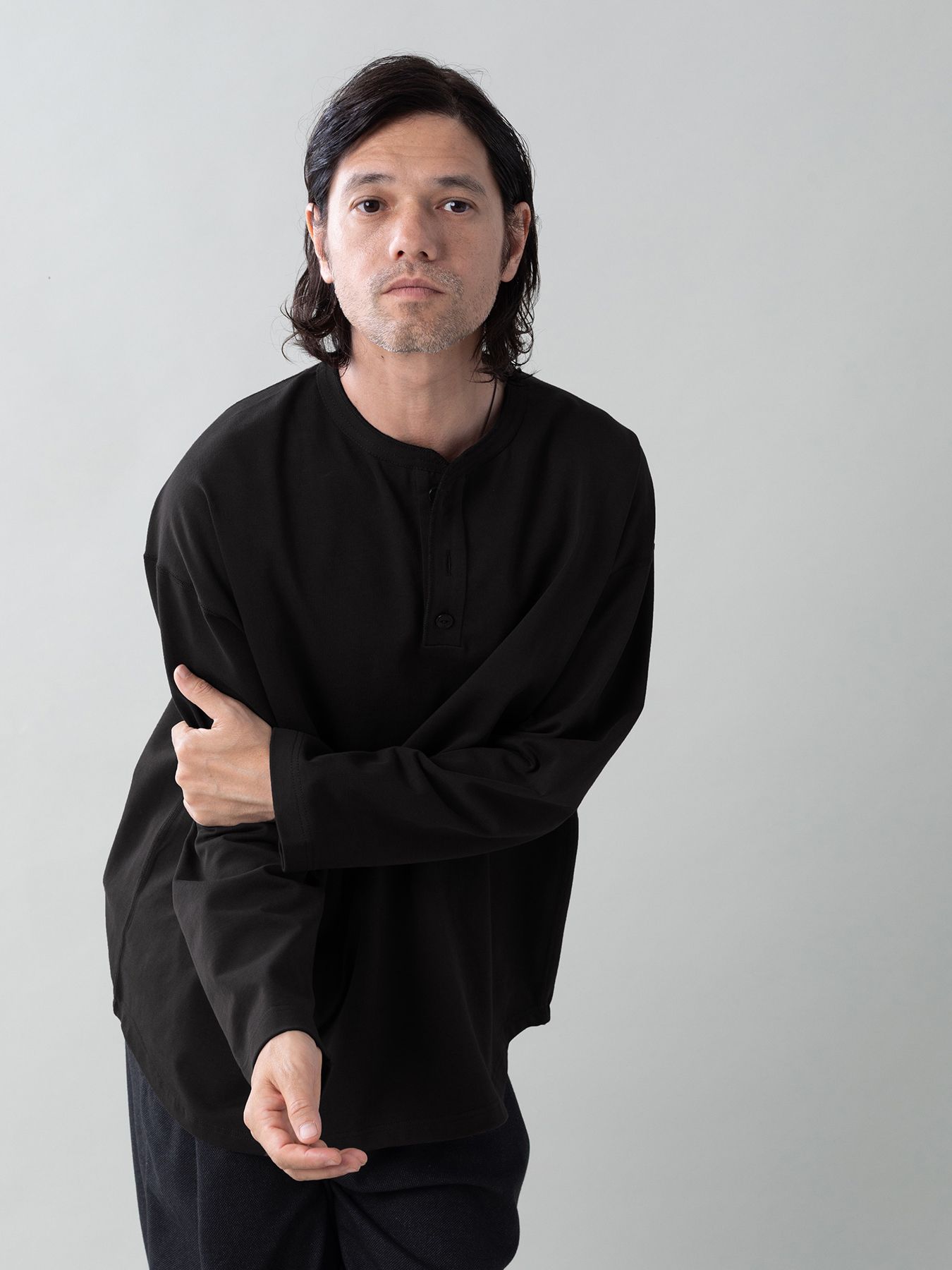 【予約品 5月6日(水) 締切】FLATSEAMME-HENLEY / ヘンリーネックカットソー / ブラック