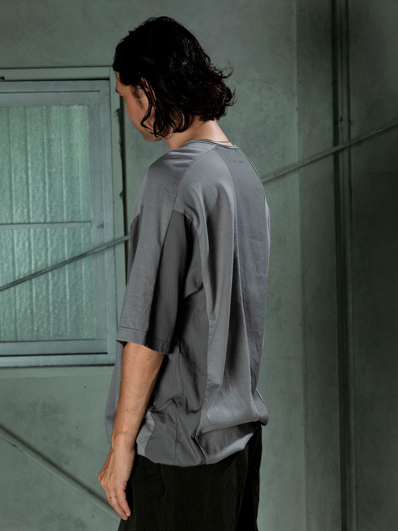 【予約品 11月9日(月) 締切】DUALTEXTEE / 切り替え VネックTシャツ / グレー