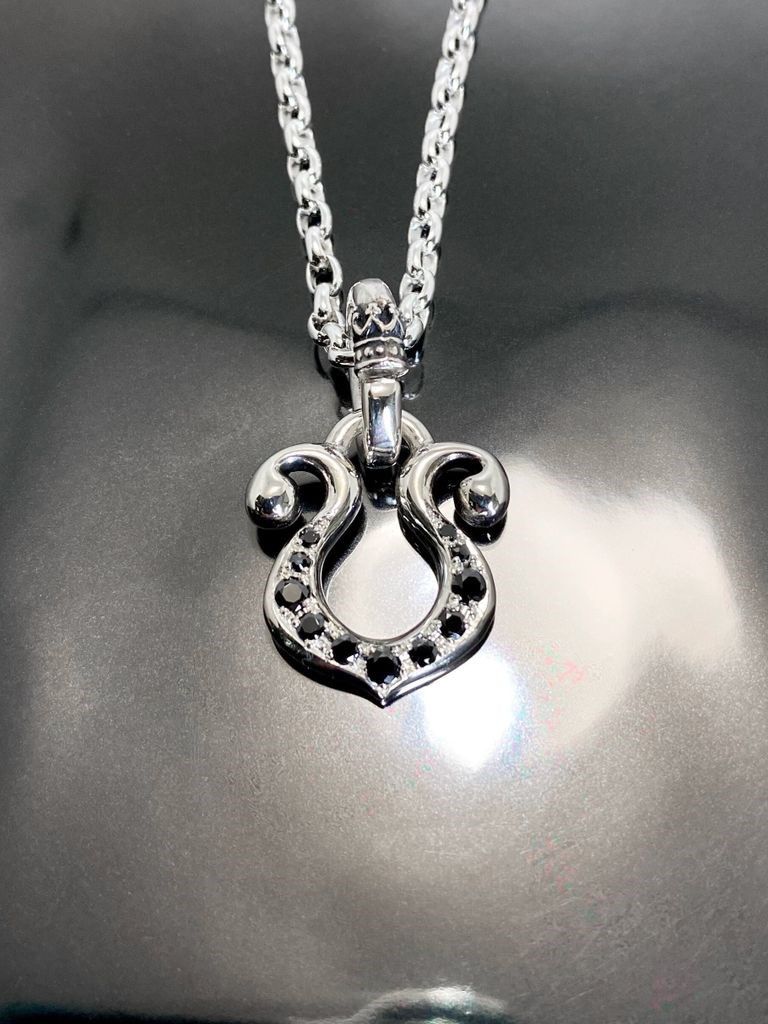 《受注生産》 RHYTHMIC HORSESHOE with BLACK DIAMOND NECKLACE ネックレス / 注文から2~3週間後入荷予定