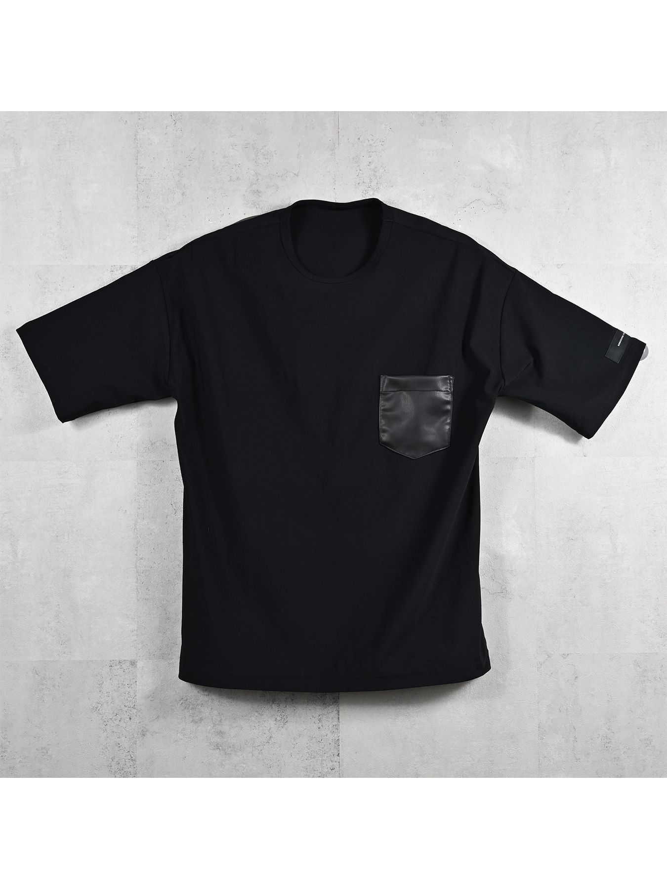 【予約品 11月16日(日) 締切】LEATER POCKET OVER NYLON T / エコレザーポケット ルーズTシャツ / ブラック