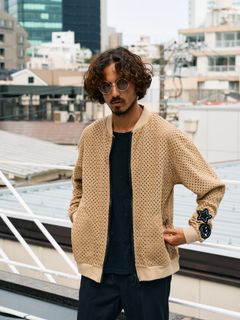 【予約品 10月16日(木) 締切】コットンラッセルメッシュ ハンドニット ワッペン ビッグジップブルゾン / ベージュ