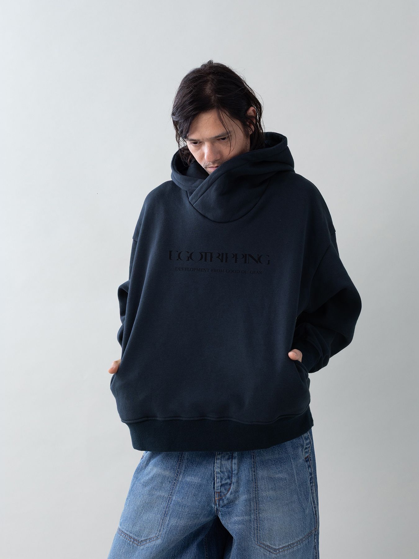 【予約品 5月27日(水) 締切】COWL-WOOLSWEATPARKA print / ロゴプリント スウェットパーカー / ネイビー