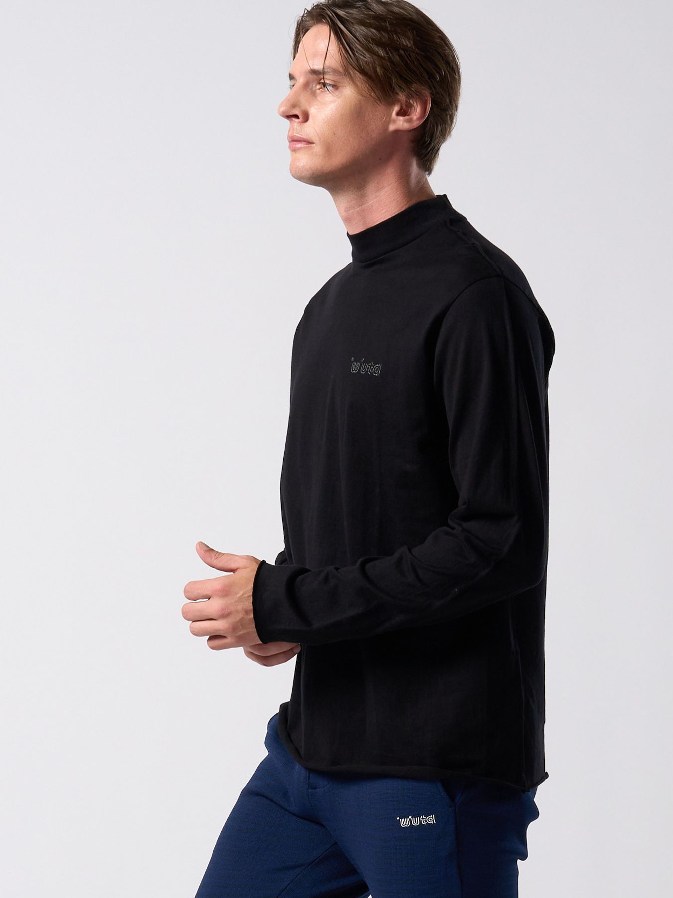 【予約品】muta × wjk collection：cut-off mock-neck L-S(printed) / モックネックロングスリーブカットソー / ディープブラック