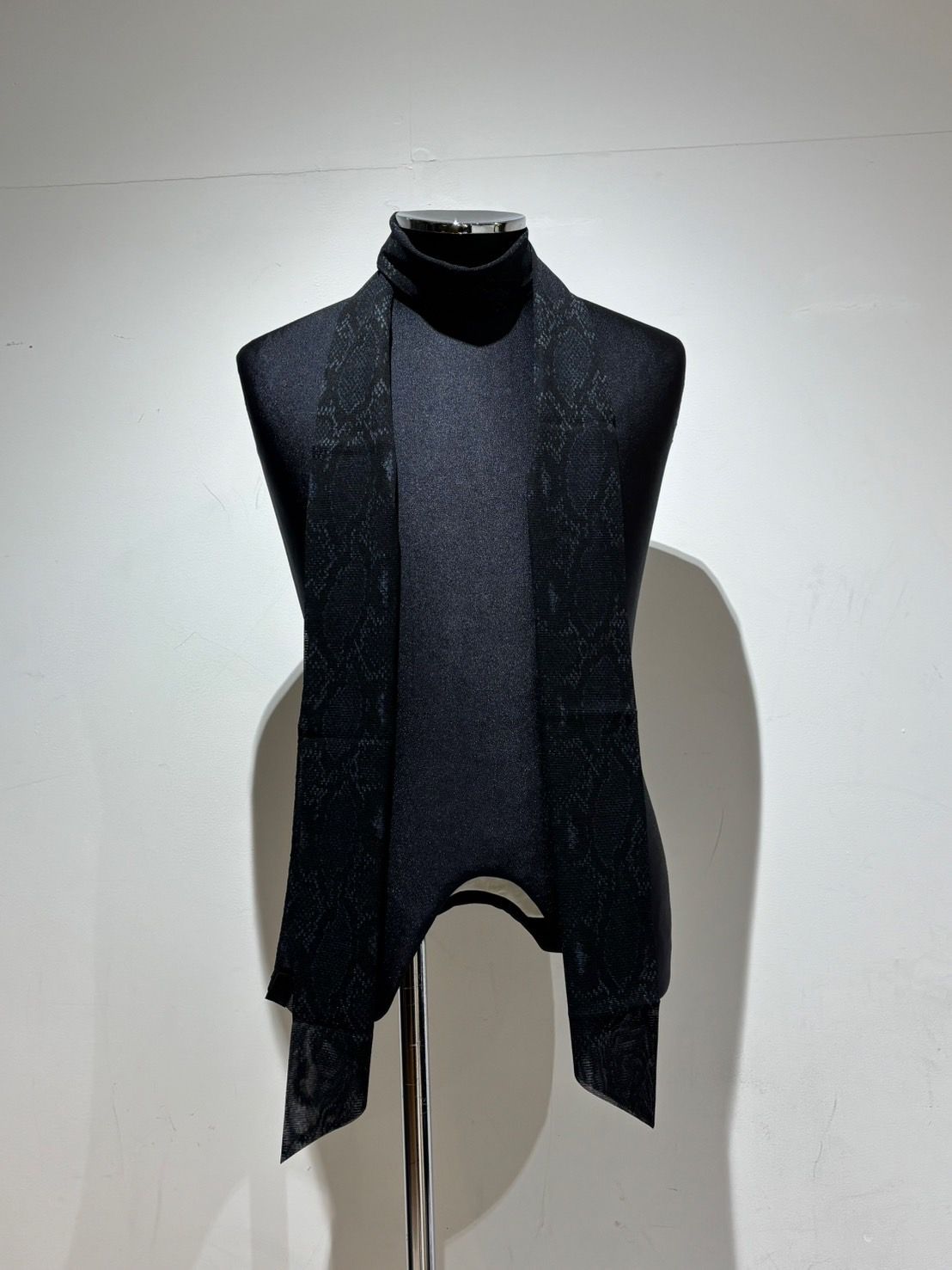 Python Mesh 17Stoal / パイソンメッシュストール / ブラック＆グレー