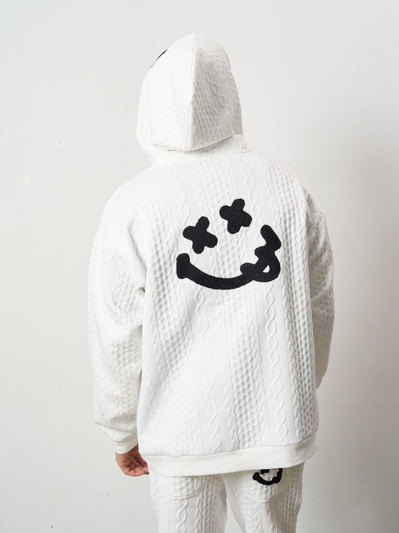 【予約品 5月8日(木) AM10時 締切】  ケーブルジャガードダブルフェイス サガラ刺繍ジップパーカー / ホワイト
