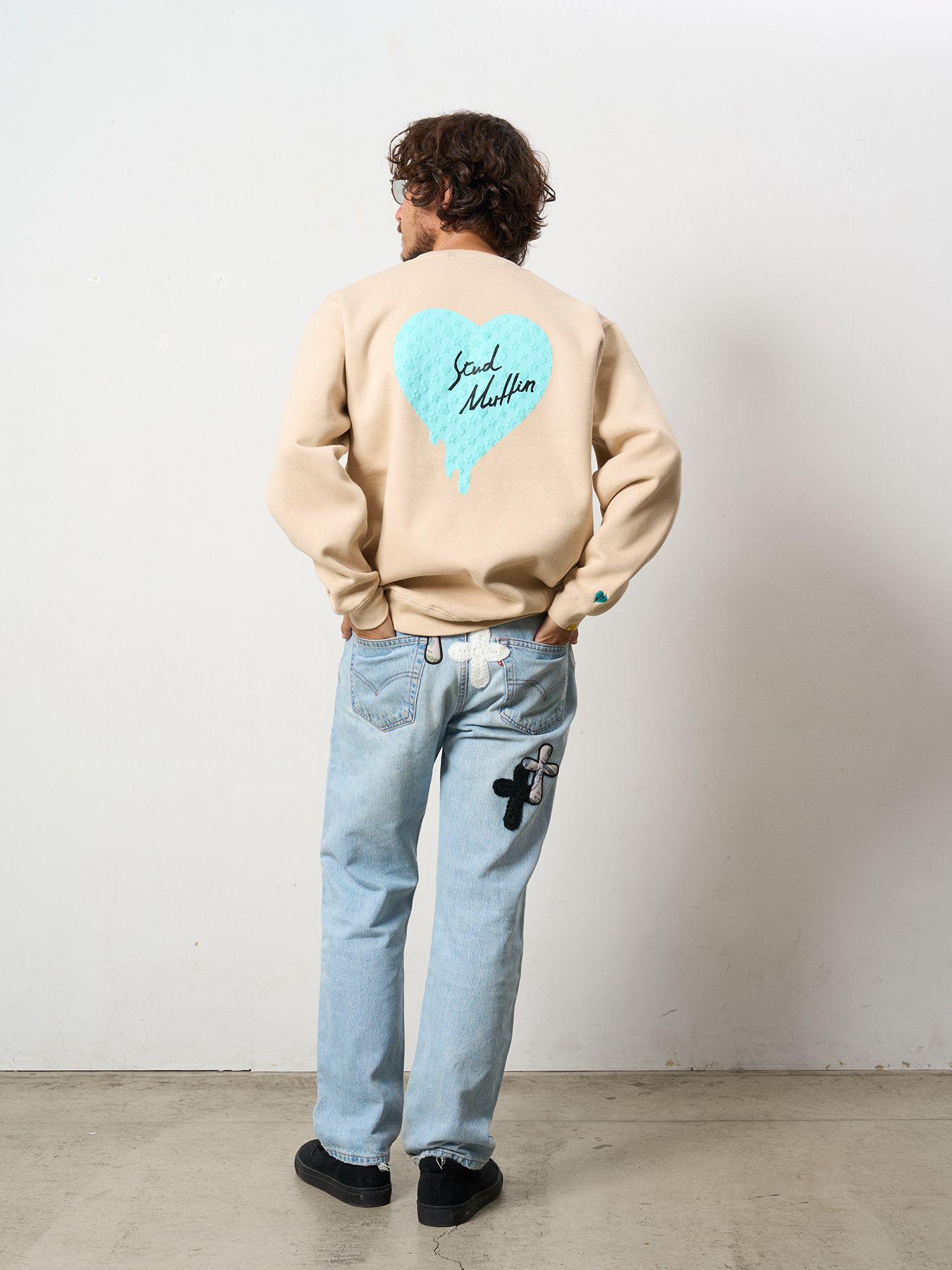 【予約品 5月8日(木) AM10時 締切】 TC裏毛起毛 スターグラムハート発泡プリント ロゴ刺繍 スウェットシャツ / ベージュ
