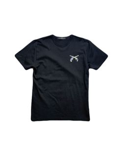 【予約品 3月9日(月) 18:00 締切】MOSAIC CROSSGUN T / クリスタル モザイク クロスガン Tシャツ / ブラック