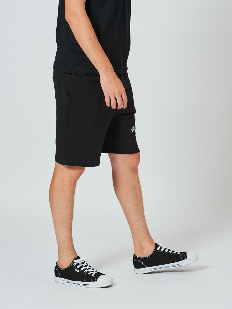(予約品2023年10月19日18時締め) muta Circle Logo Sweatshorts / スウェットショートパンツ / ブラック 【Acanthus×muta】