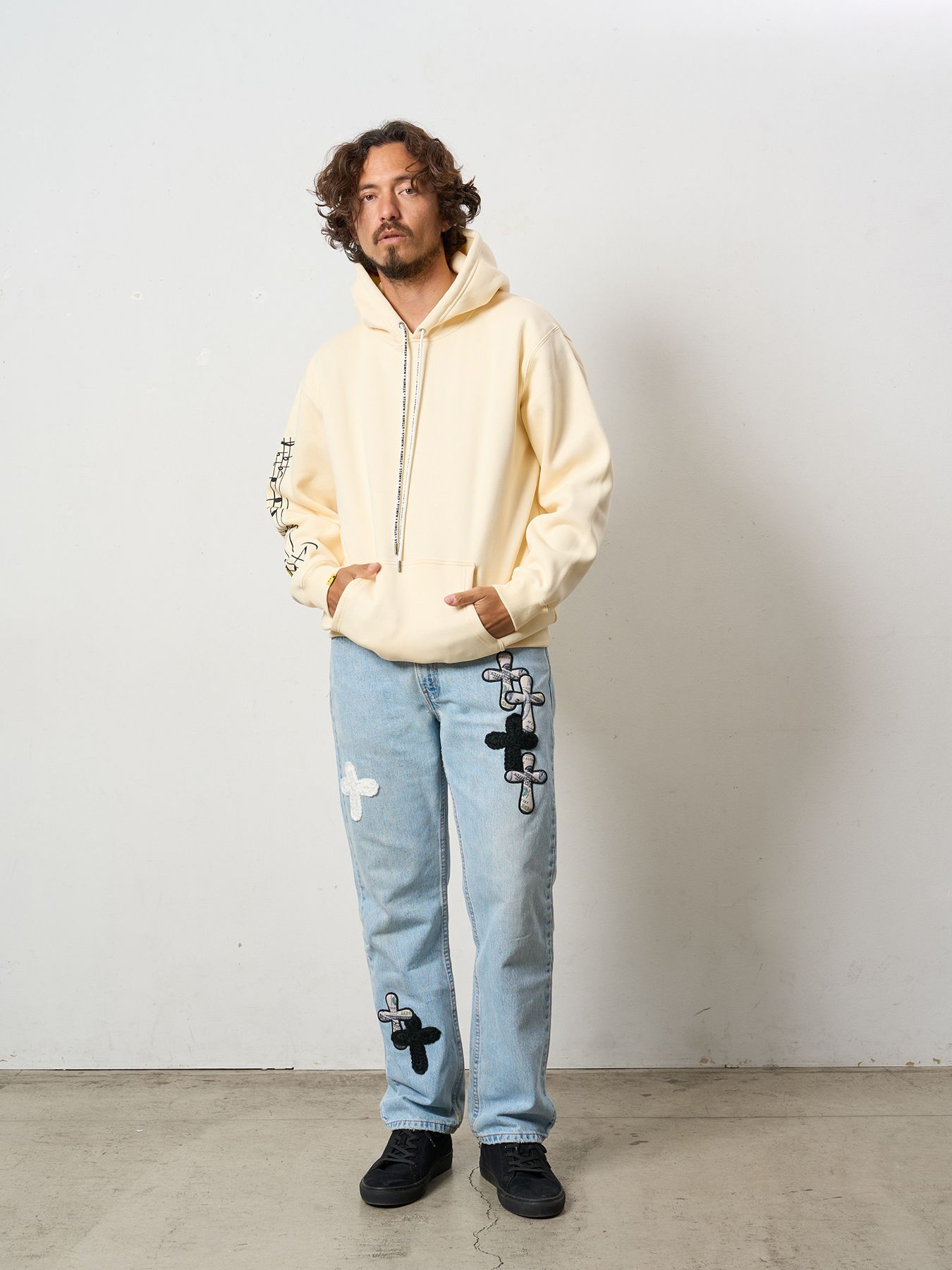 【予約品 5月8日(木) AM10時 締切】 TC裏毛起毛 リリックリボン&MUSICプリントハートサガラパッチワーク プルオーバー パーカー / ナチュラルベージュ