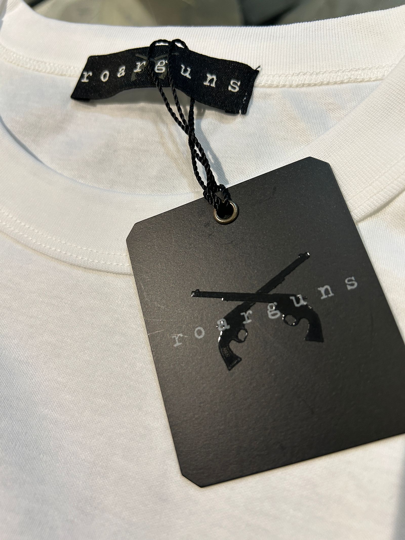 OLIVE TREE CROSSGUN T-SHIRT / WHITE / roarguns