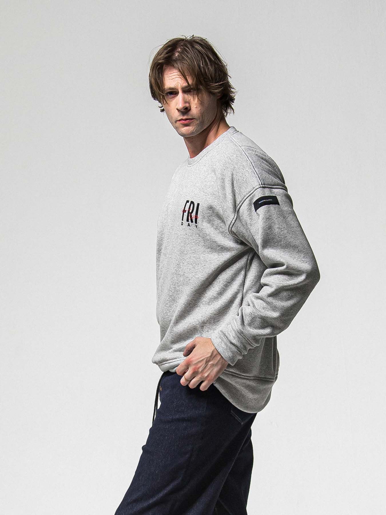 【予約品 8月31日(日) 締切】FRIDAY STANDARD LOGO VEROURS FLEECE TRAINER / FRIDAYコラボ スタンダードロゴ ベロアフリース トレーナー / グレー