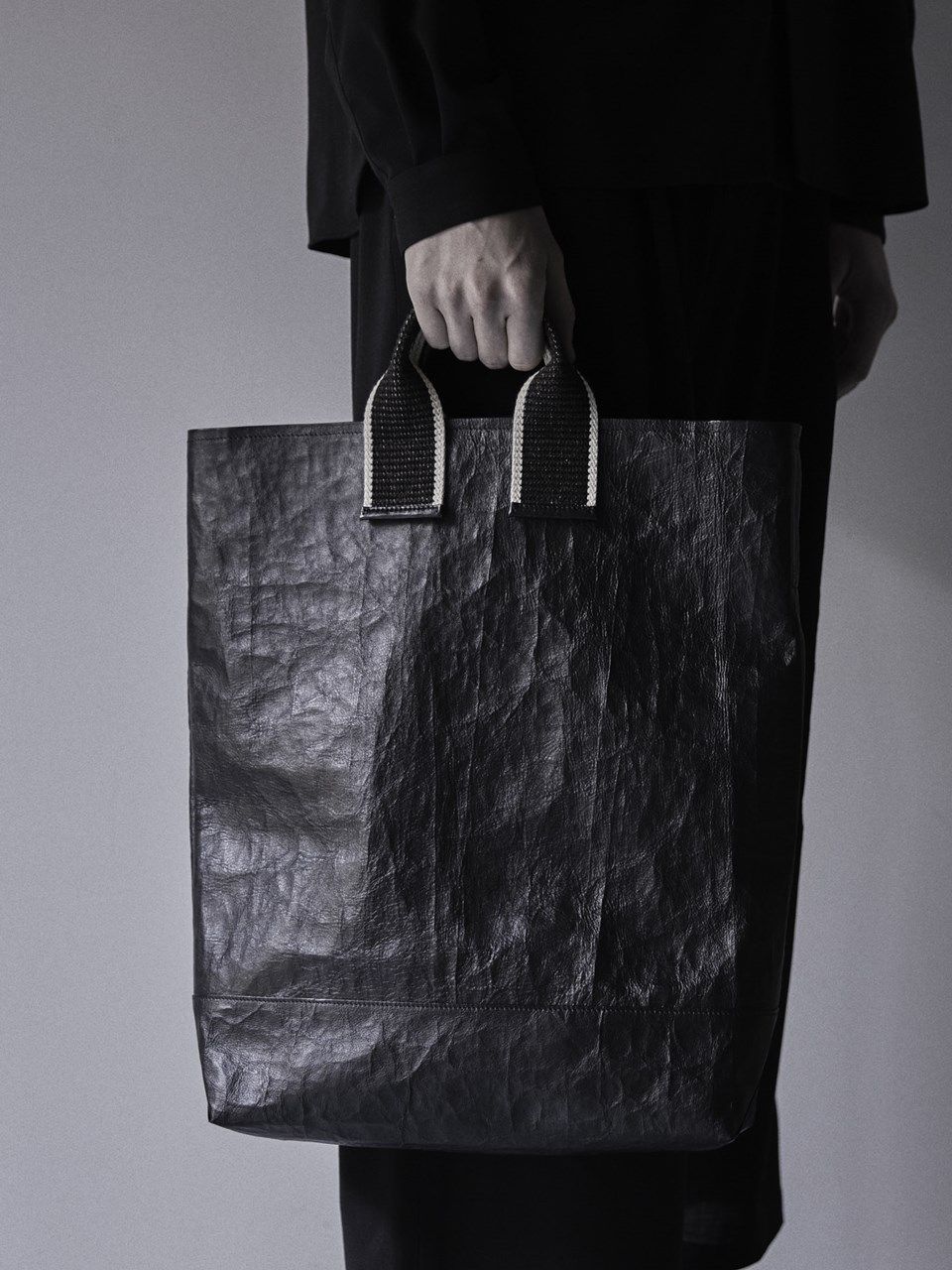 《予約品》 Dyneema® Leather トートバッグ  / ブラック / 即納