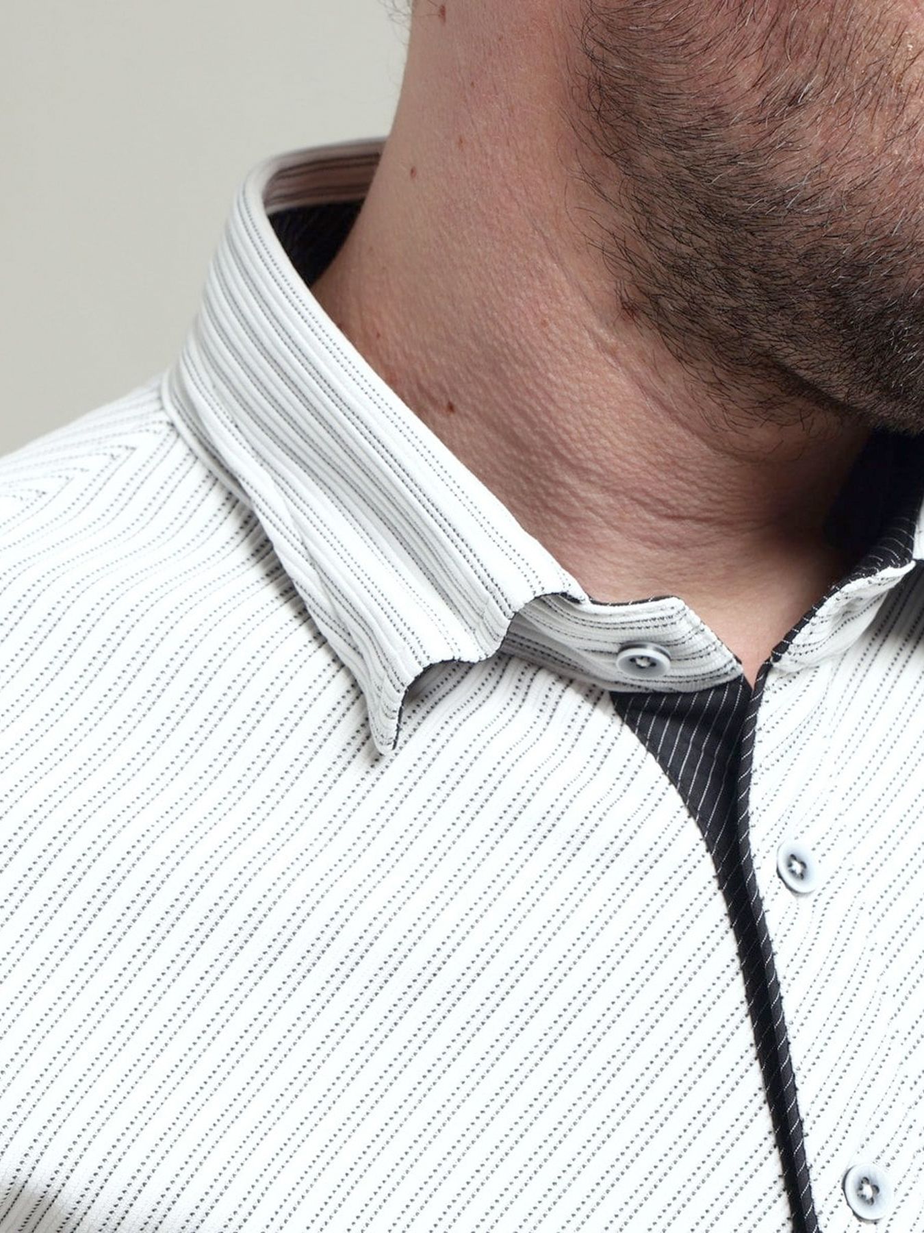 ブライトタックバイヤスレギュラーカラーシャツ / ホワイト 【HIDEAWAYS BLACK】