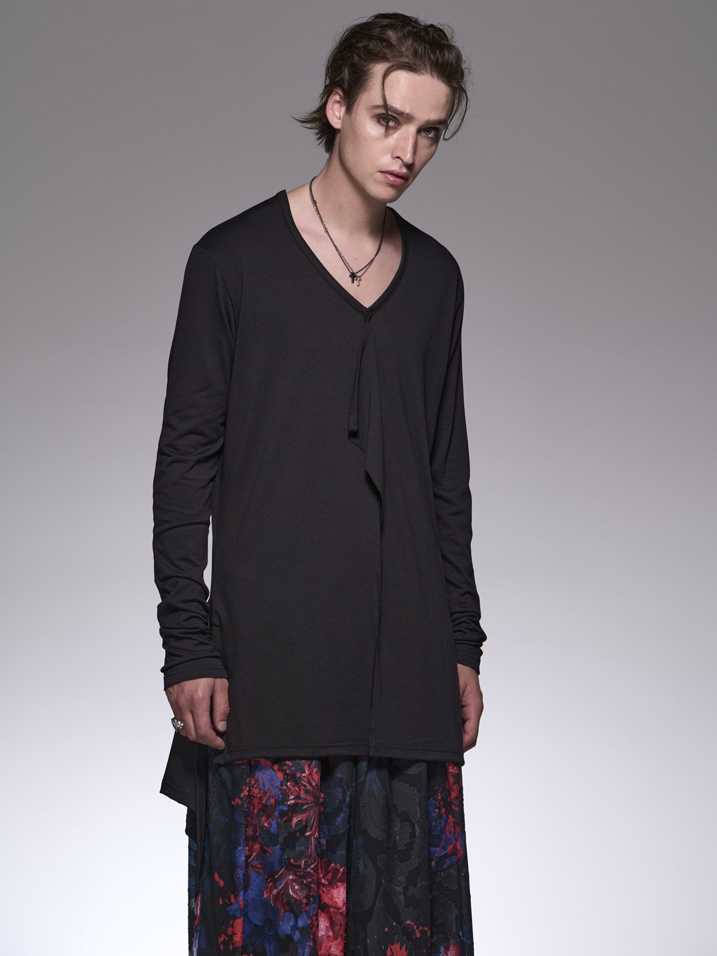 《予約品6/17締め》 FrillFlareV-NeckT / フレアVネックTシャツ / ブラック