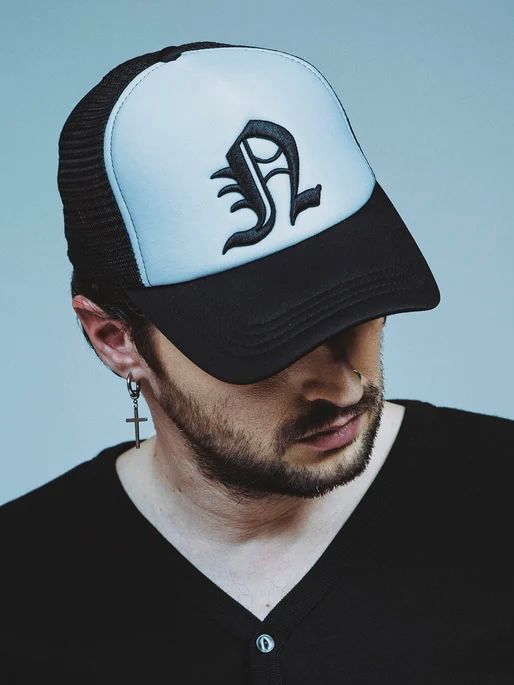 イニシャルエンブロイダリーCAP WHITE