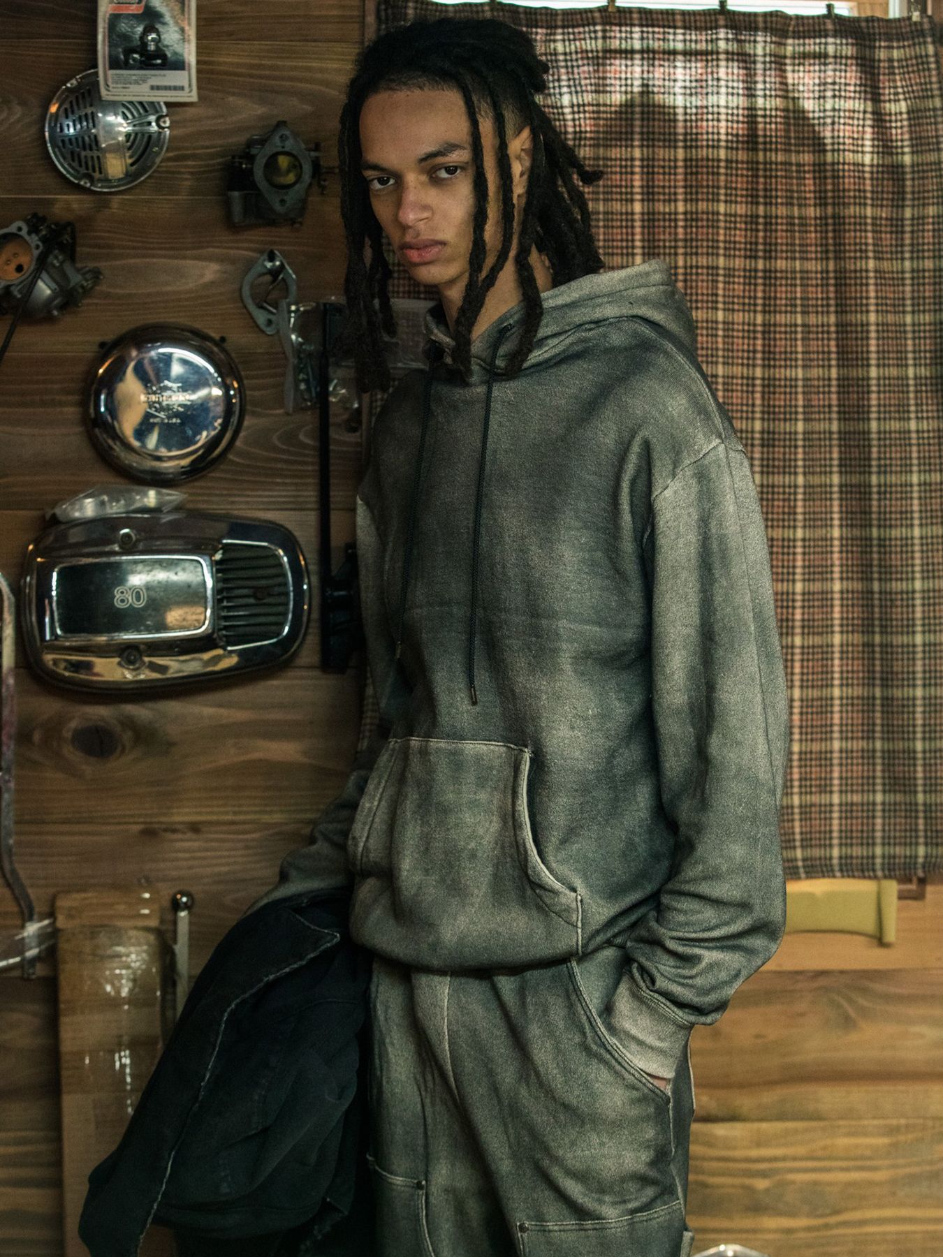 【予約品 3月9日(月) 18:00 締切】FOIL PRINT HOODIE / 箔プリント フーディ  / グレー