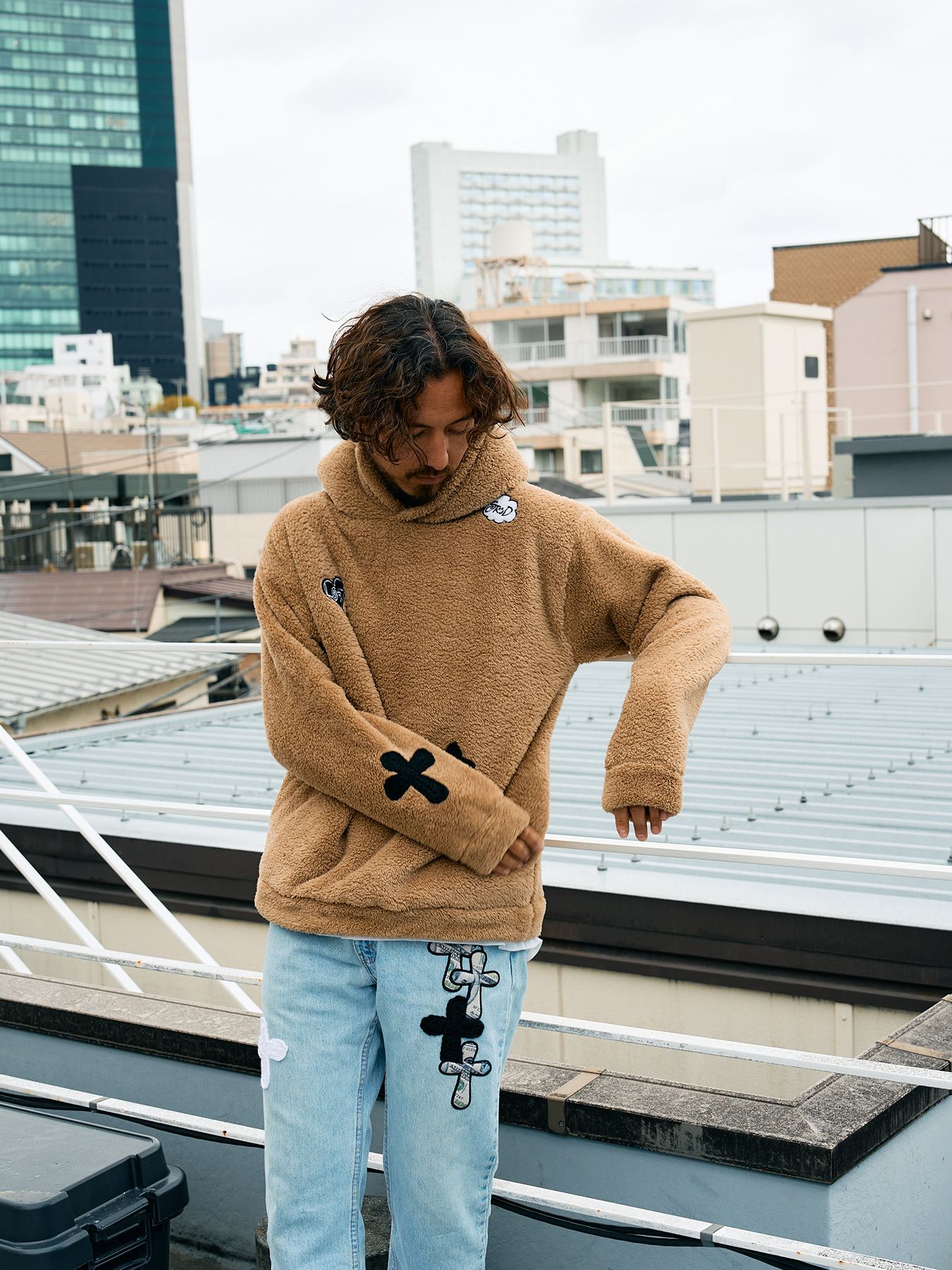 【予約品 5月8日(木) AM10時 締切】 コーラルフリースボア マルチパッチワークプルパーカー / キャメル