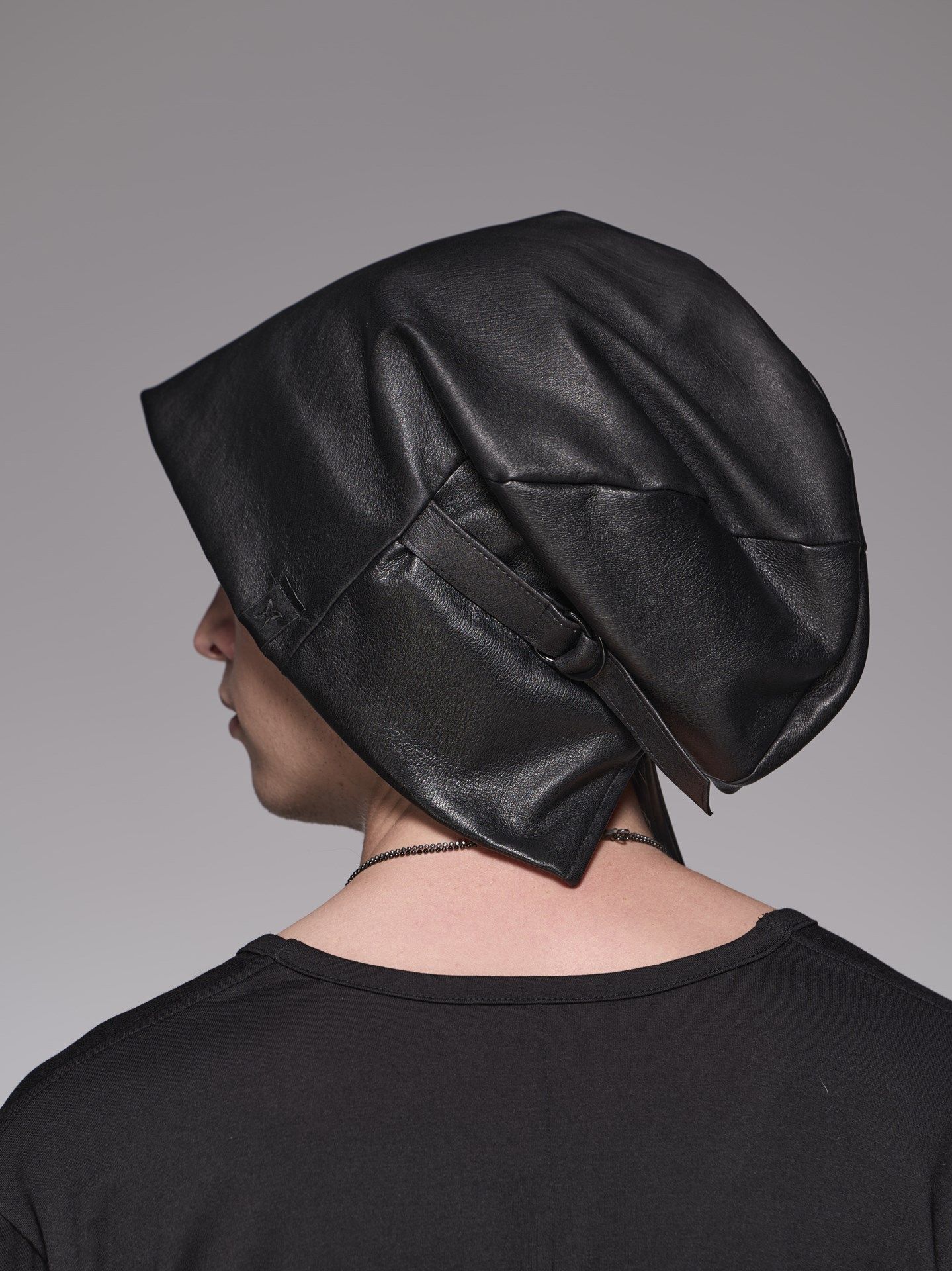 《予約品6/17締め》 StretchLeatherCap /鹿 レザーキャップ 調整ベルト付/ ブラック