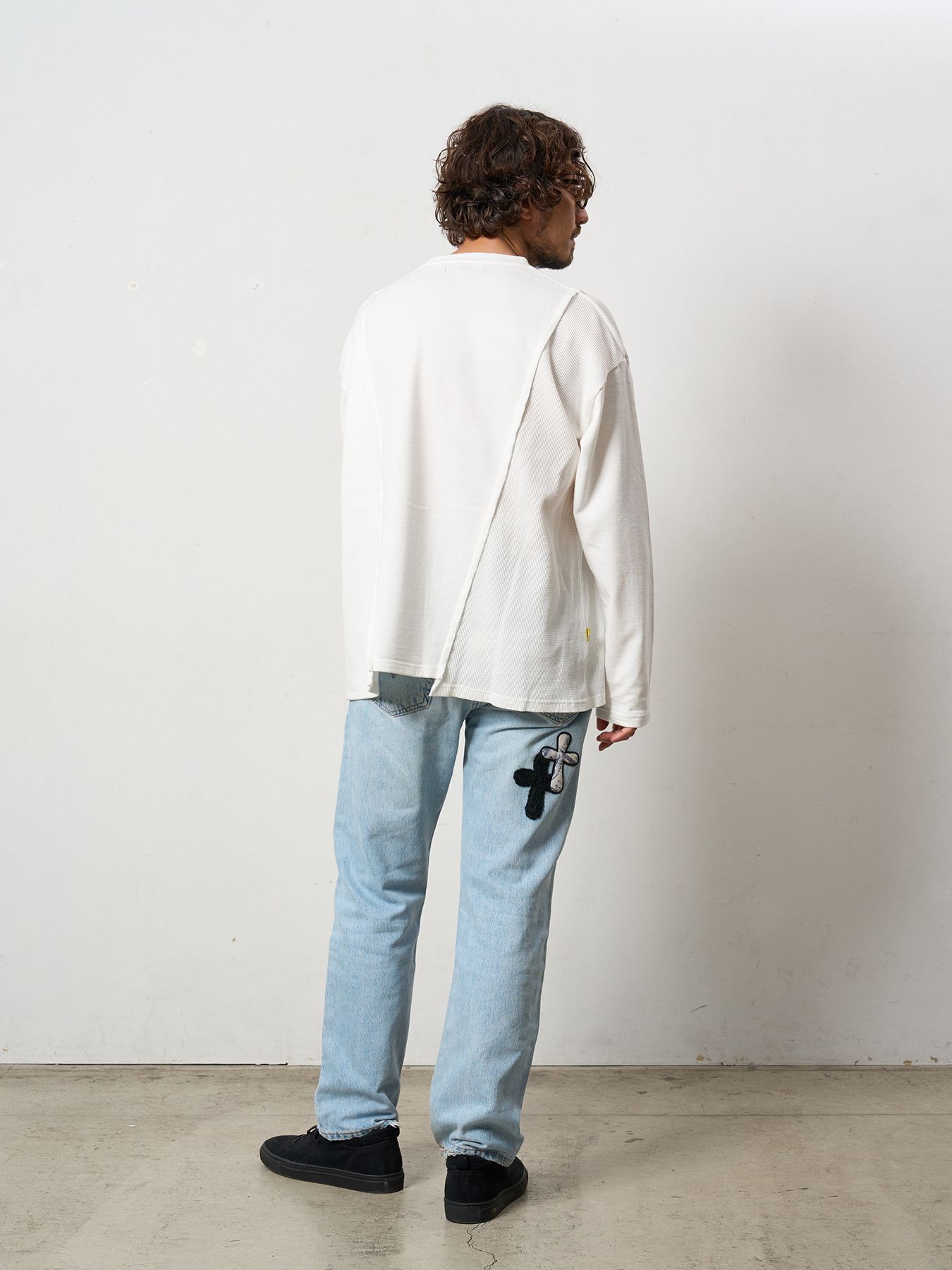 【予約品 5月8日(木) AM10時 締切】 3MIXレイヤードカットオフ モザイクプリント LS ワイドシルエットTシャツ / ホワイト