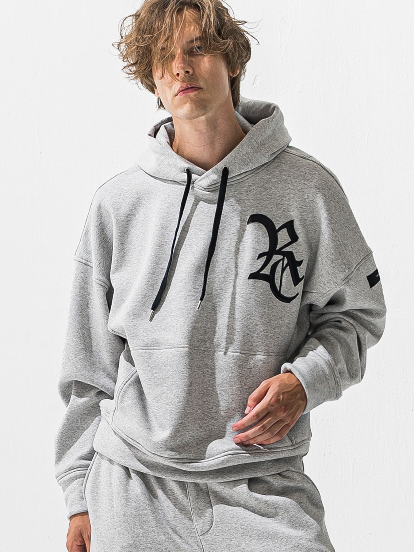【予約品 9月6日(日) 締切】RC VELOURS FLEECE HOODIE / RCレザーワッペン 裏起毛 ルーズフーディー / グレー
