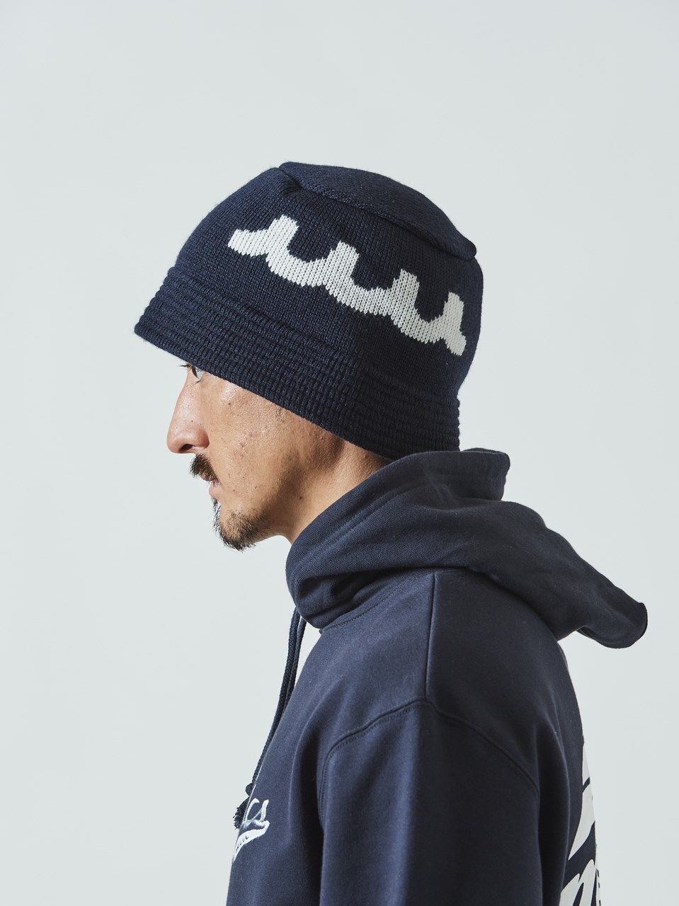 (予約品)  muta WAVE Logo Knit Bucket Hat / バケットキャップ / ネイビー・ホワイト 【Acanthus×muta】 10月上旬頃入荷予定