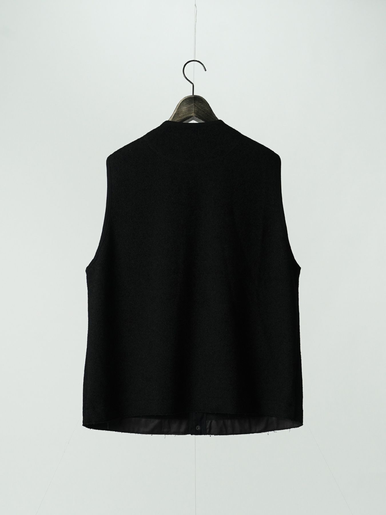 【予約品 5月27日(水) 締切】BOUCLE-VEST / ウール混ブークレー ベスト / ブラック
