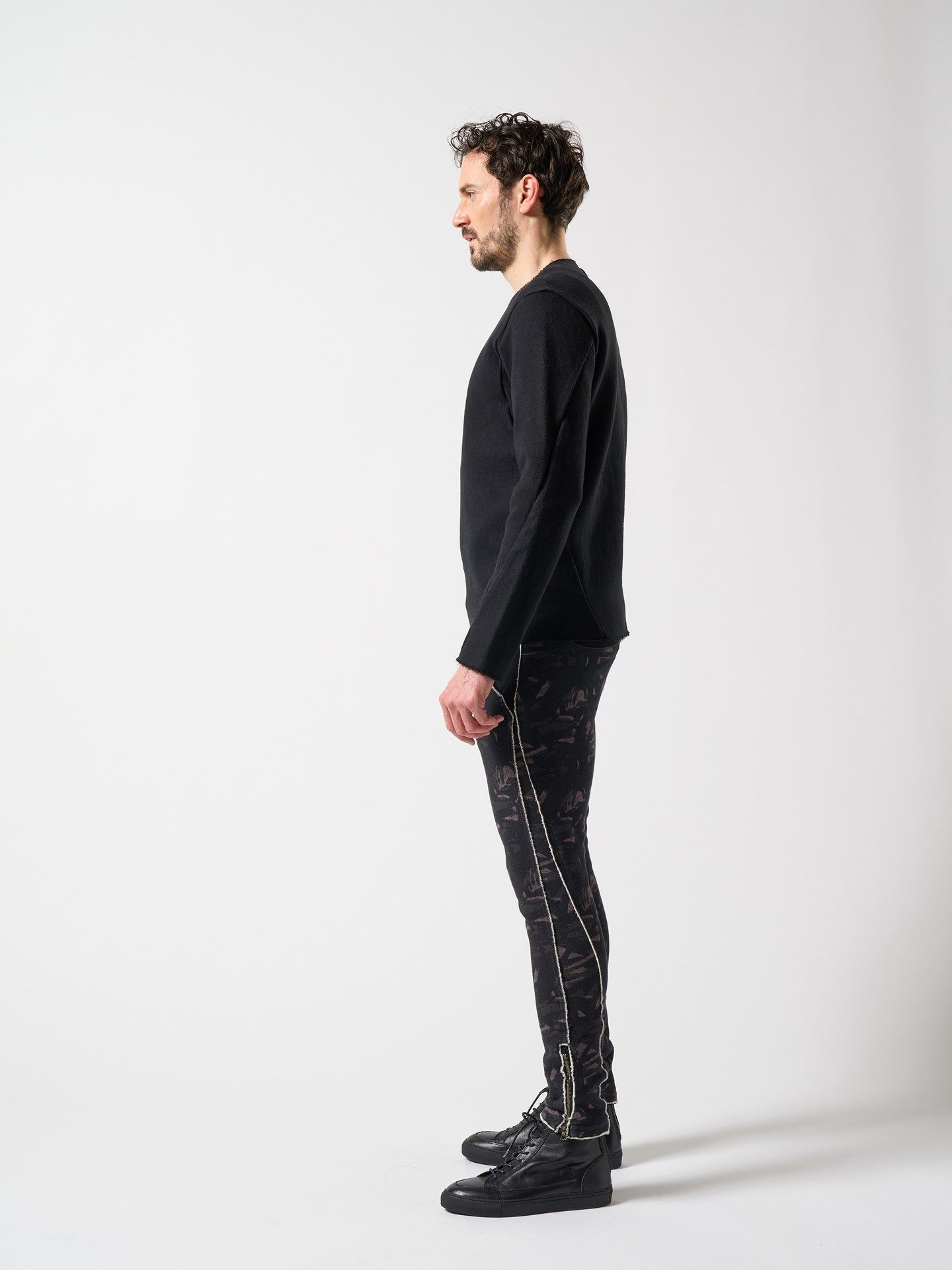 【予約品】 hem zip seam pants / スリムパンツ / ブラック・カモ