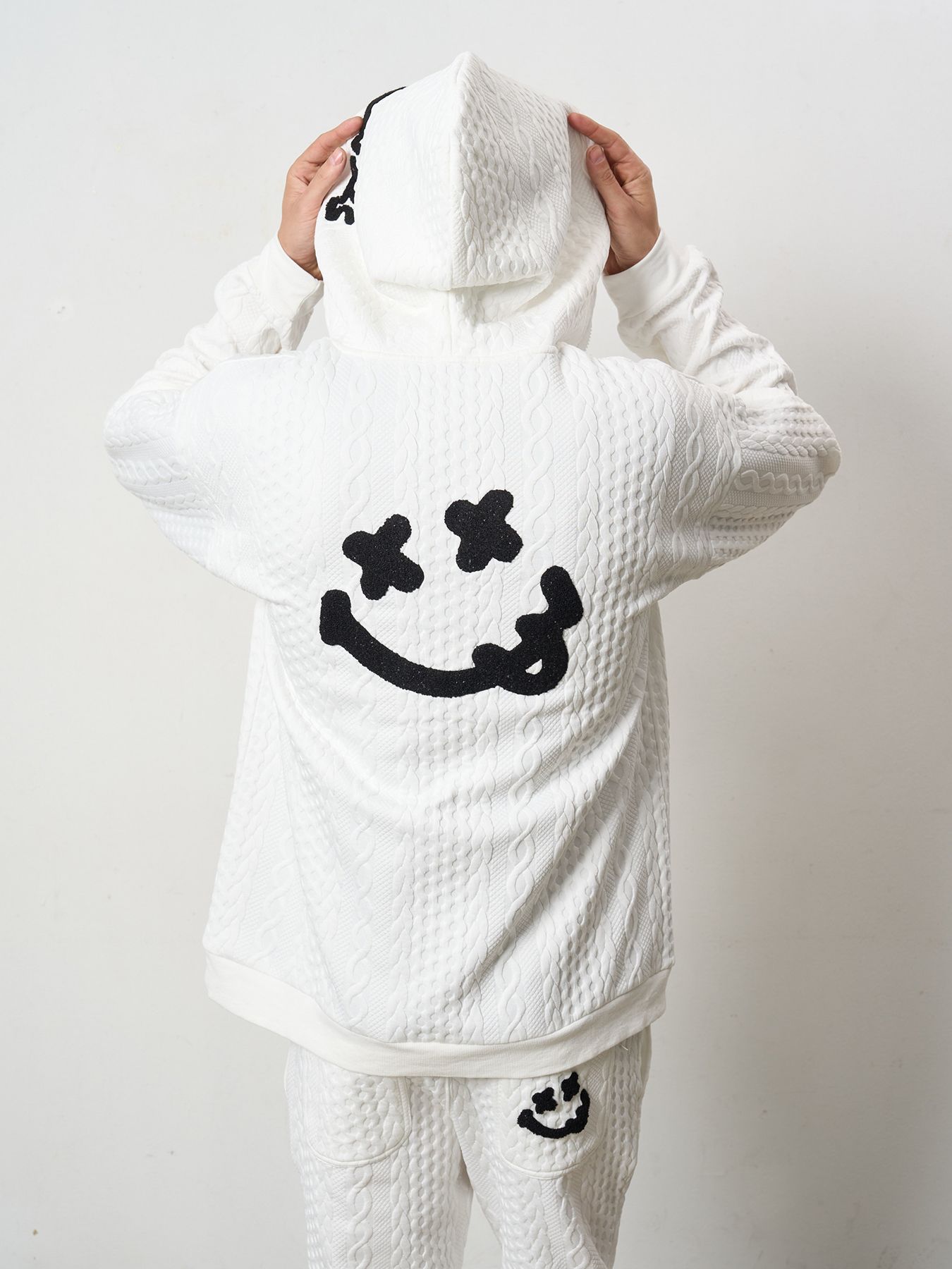 【予約品 5月8日(木) AM10時 締切】  ケーブルジャガードダブルフェイス サガラ刺繍ジップパーカー / ホワイト