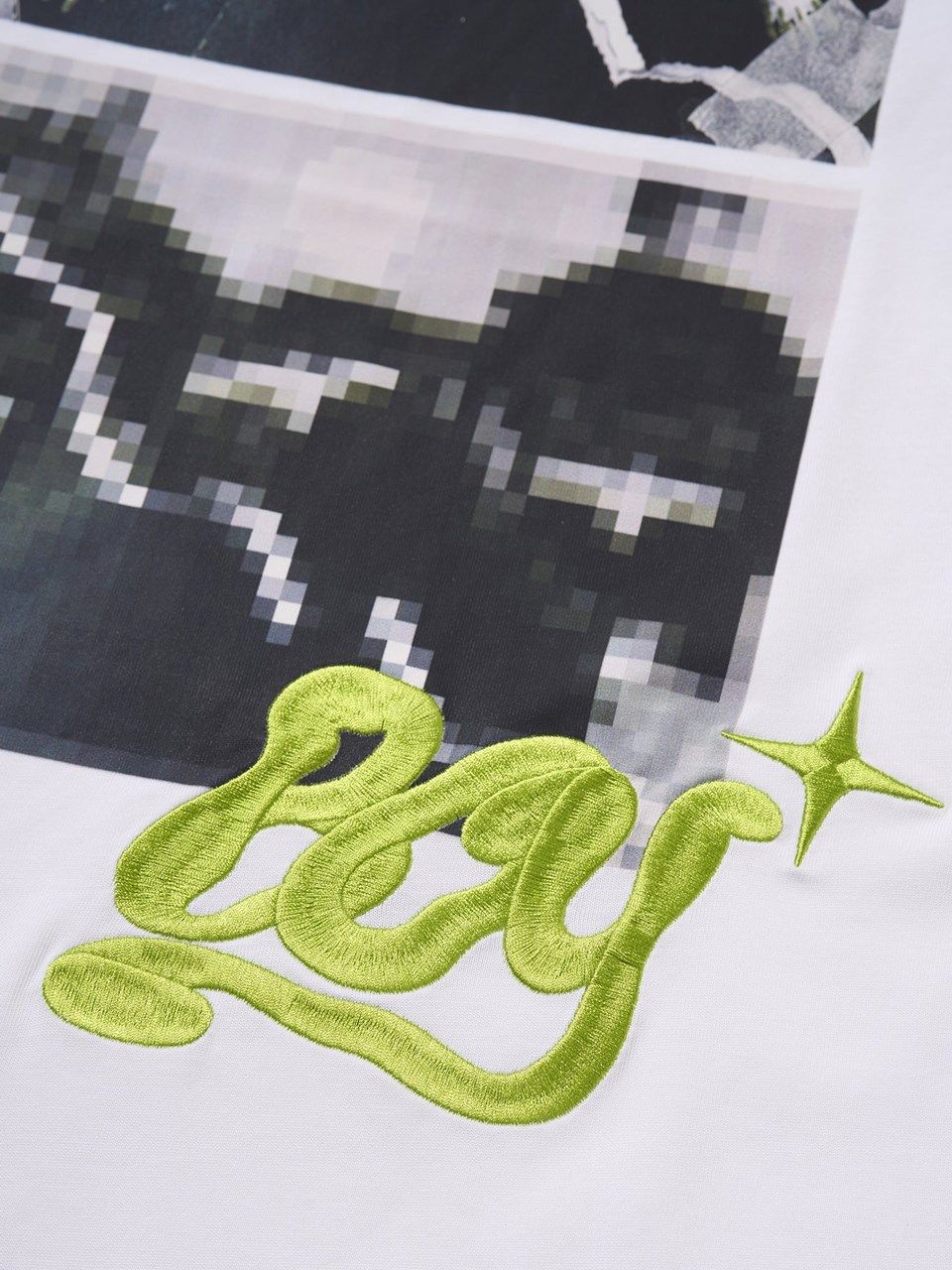 BOY Embroidery Photo Color Thread TEE / Tシャツ / ホワイト