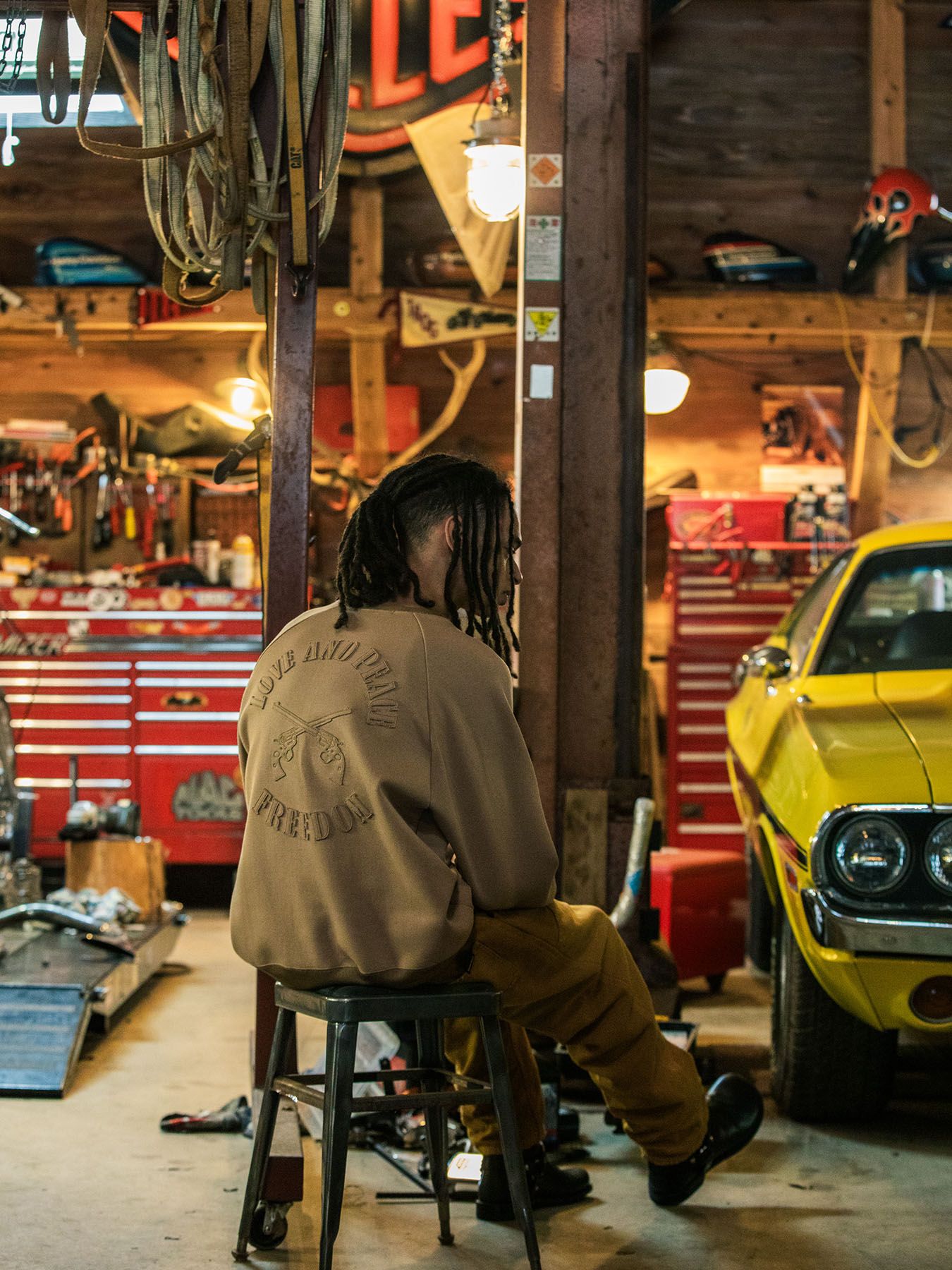 【予約品 3月9日(月) 18:00 締切】RAZORCUT EMB SWEAT / レザーカット クロスガン アップリケ スウェット / ベージュ