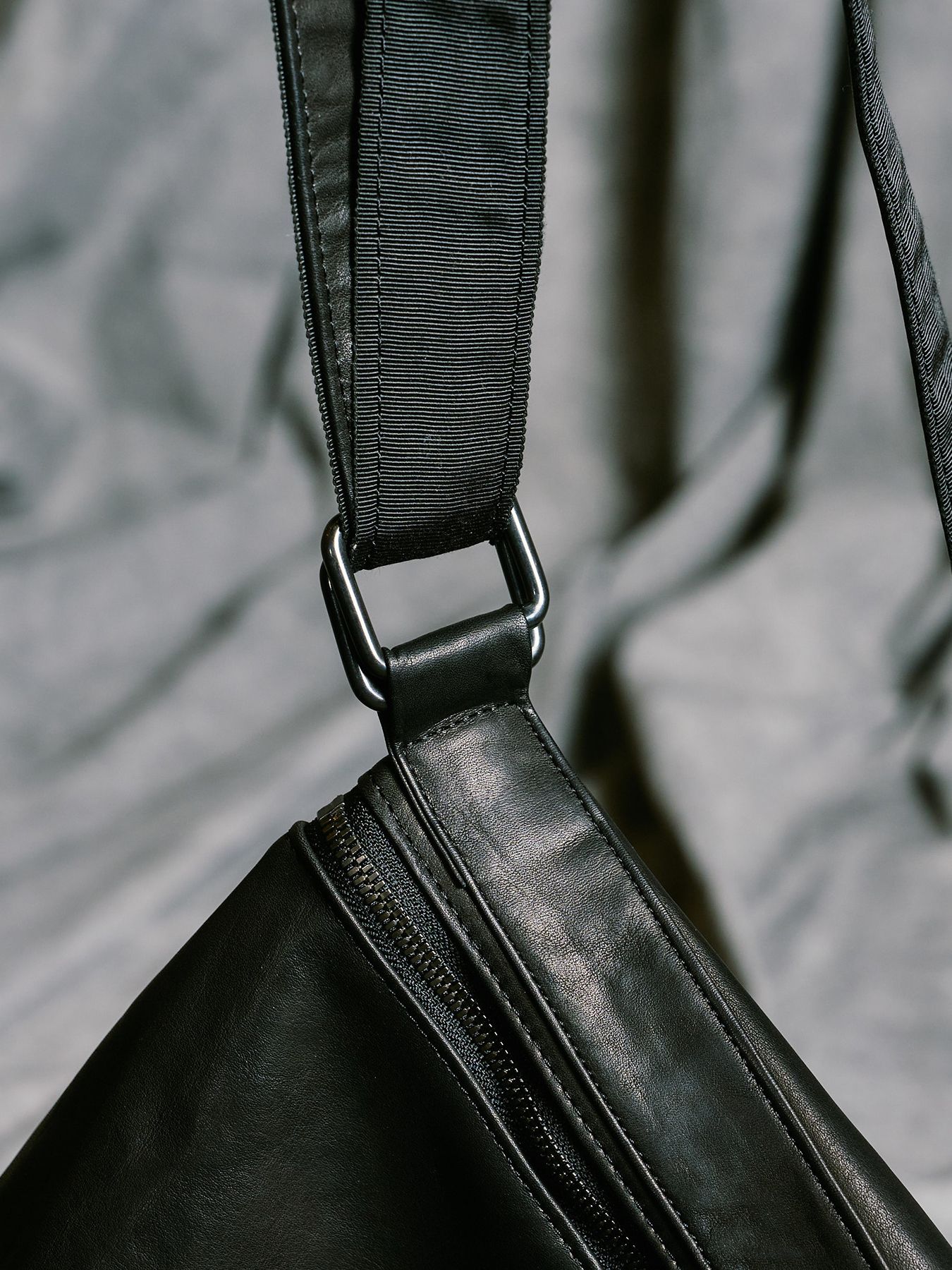 【予約品 4月19日(日) 18時締切】leather shoulder bag / カウレザーショルダーバッグ / ブラック