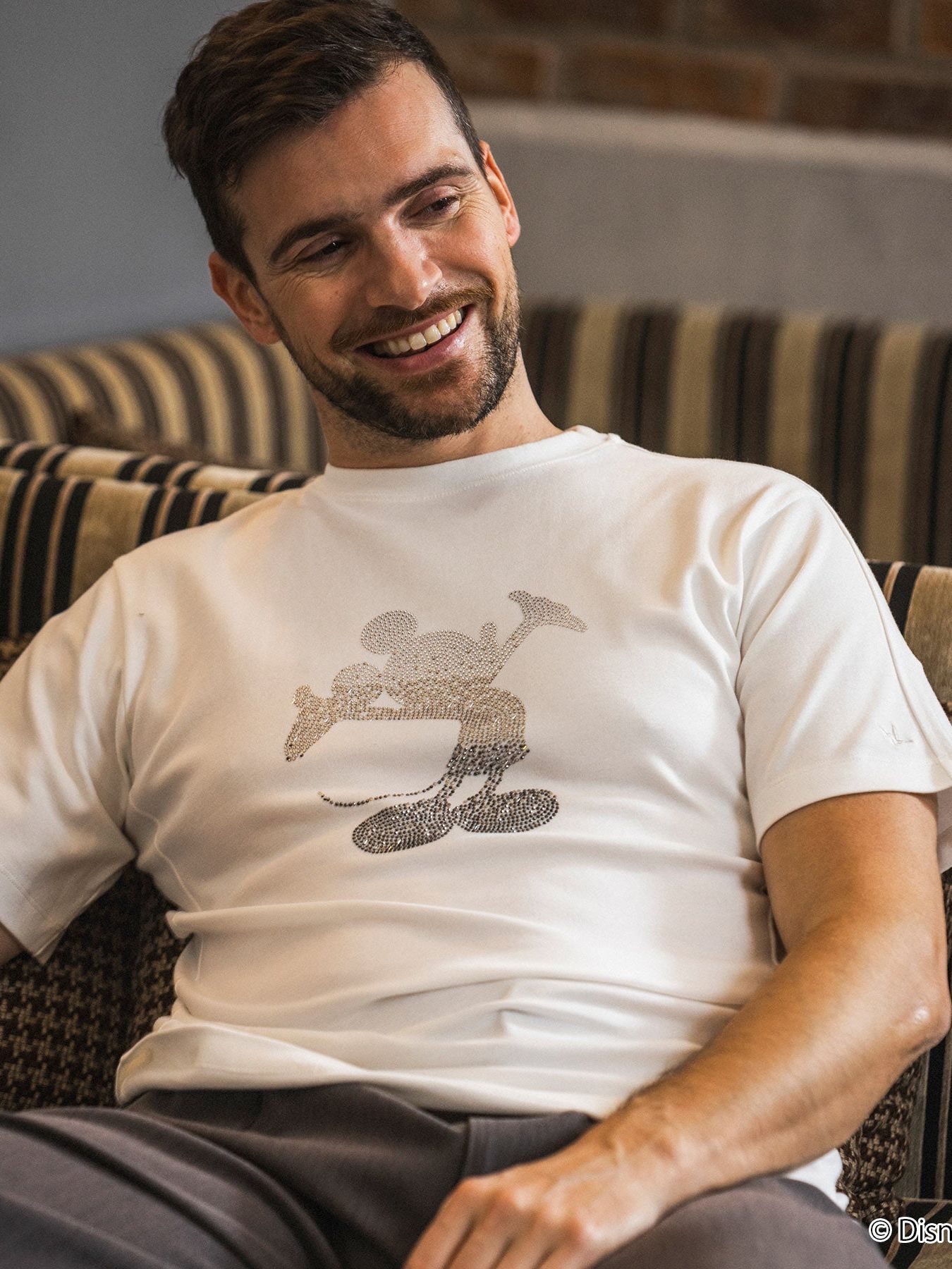 《ミッキーマウス コラボ》ラインストーンシルエット半袖Tシャツ  / ホワイト 【Disney × 1PIU1UGUALE3 RELAX】