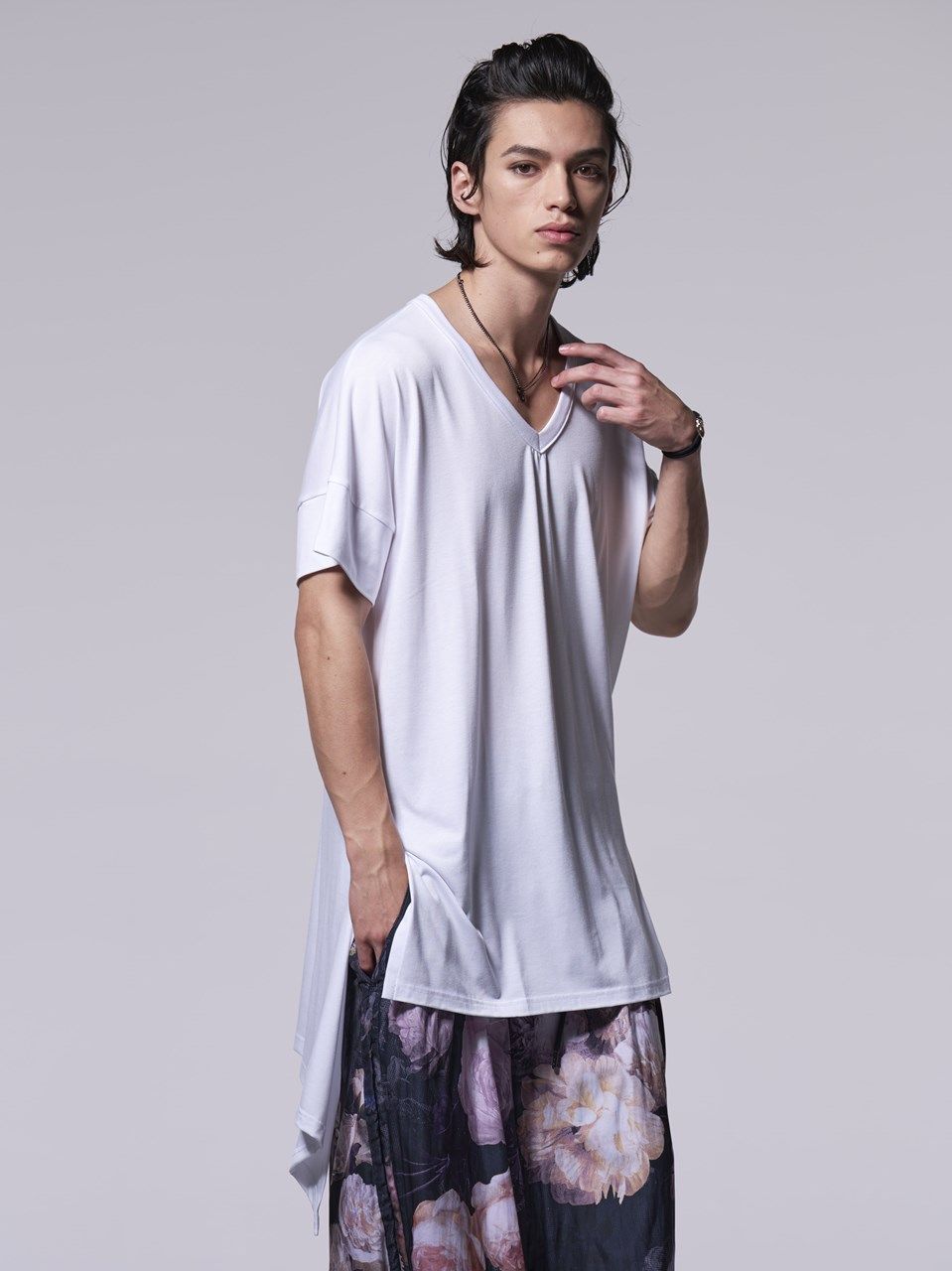 《予約品》  Flare V-Neck T-Shirt / VネックTシャツ / ホワイト