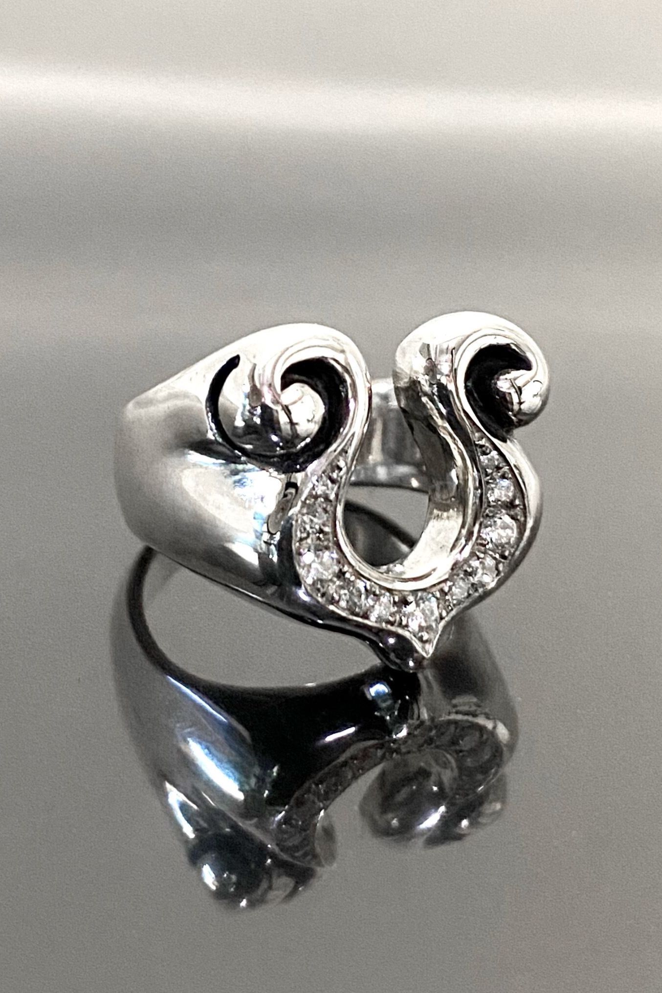 《受注生産》 RHYTHMIC HORSESHOE RING with CUBIC ZIRCONIA リング 【GOD SIZE】 注文から2～4週間後入荷予定