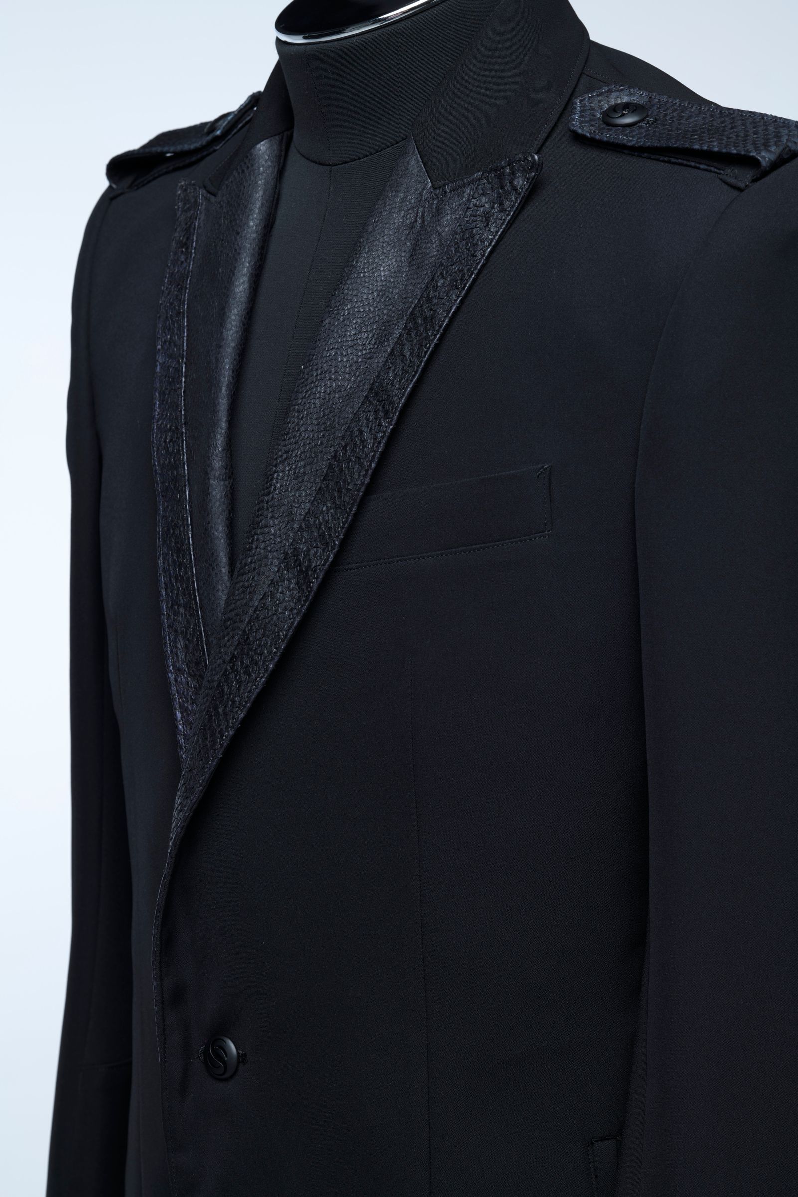《予約品4月23日18時締め》 FishLeatherLapelFlareJacket / フレアジャケット  / ブラック 【THE ONENESS】 8月中入荷予定