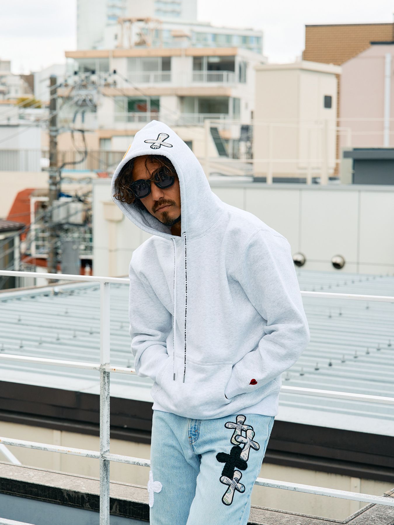 【予約品 5月8日(木) AM10時 締切】 TC裏毛起毛 PEACE AFTER DEATH&マルチパッチワーク プルパーカー / アッシュ