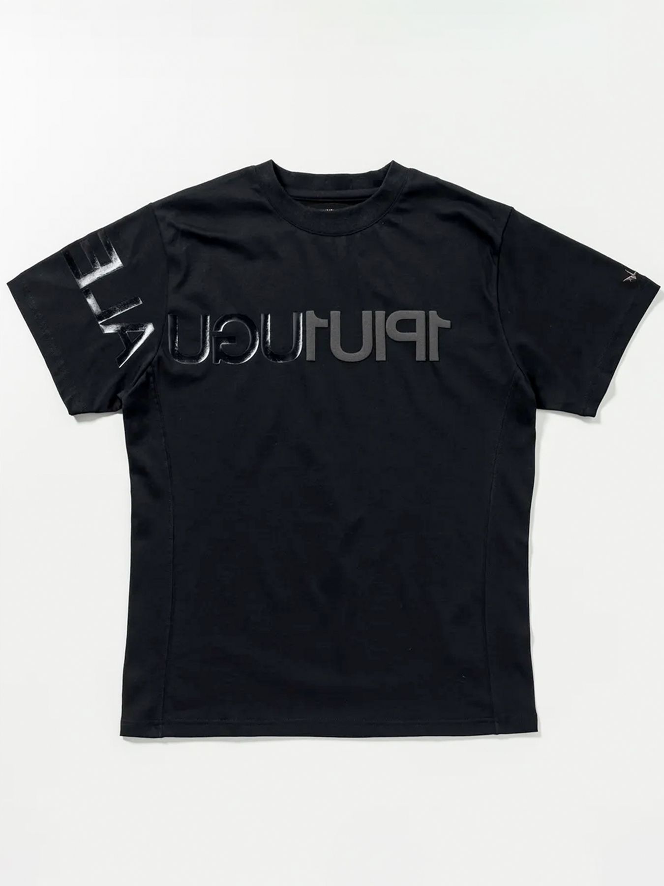 1PIU1UGUALE3 RELAX - ビッグロゴインバーテッドTシャツ