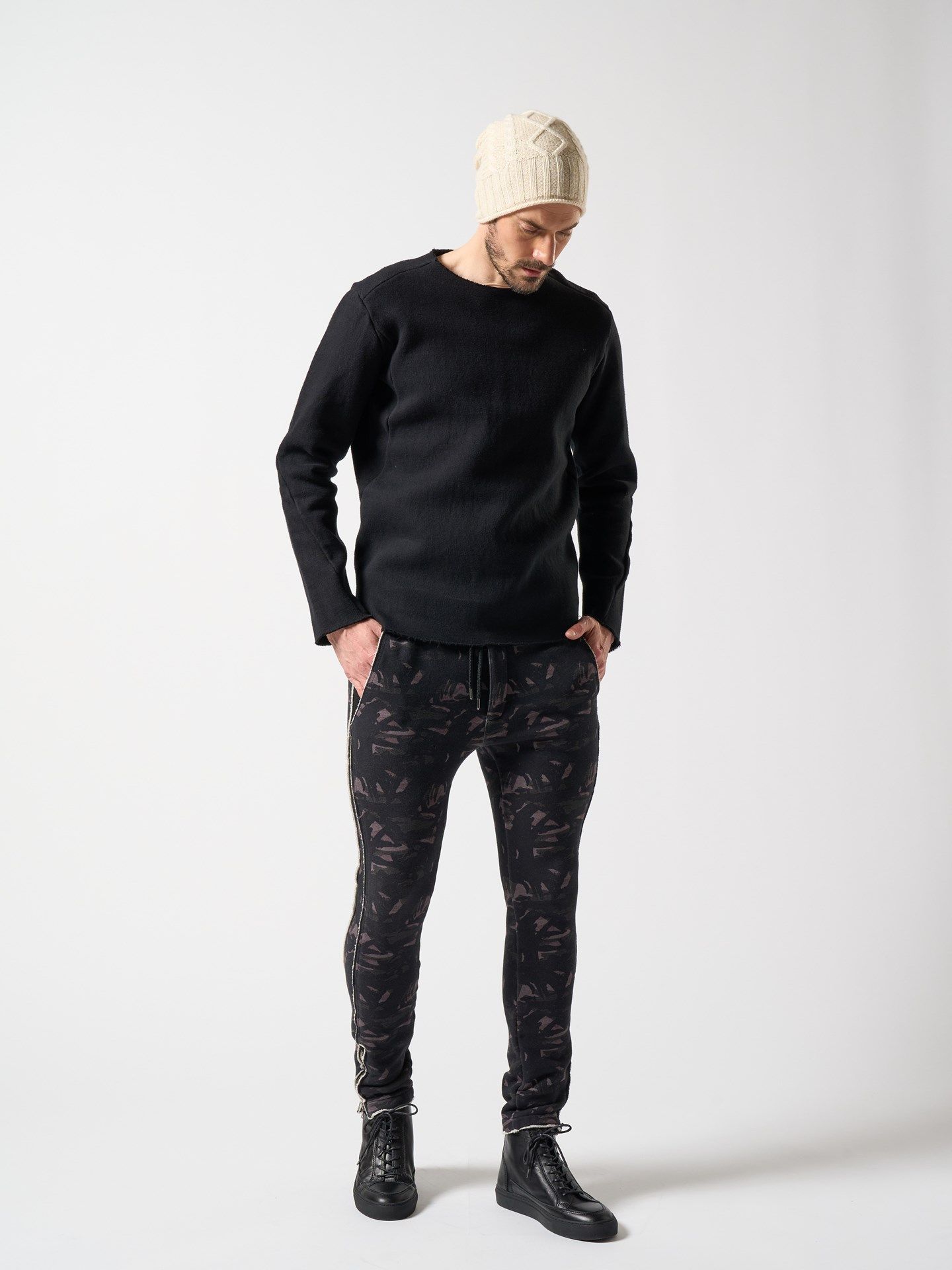 【予約品】 hem zip seam pants / スリムパンツ / ブラック・カモ
